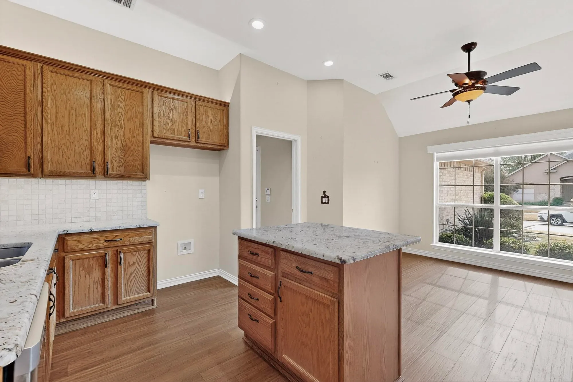 Property Slideshow image 23 of 40 | 9516 grandview dr, Denton, TX, 76207