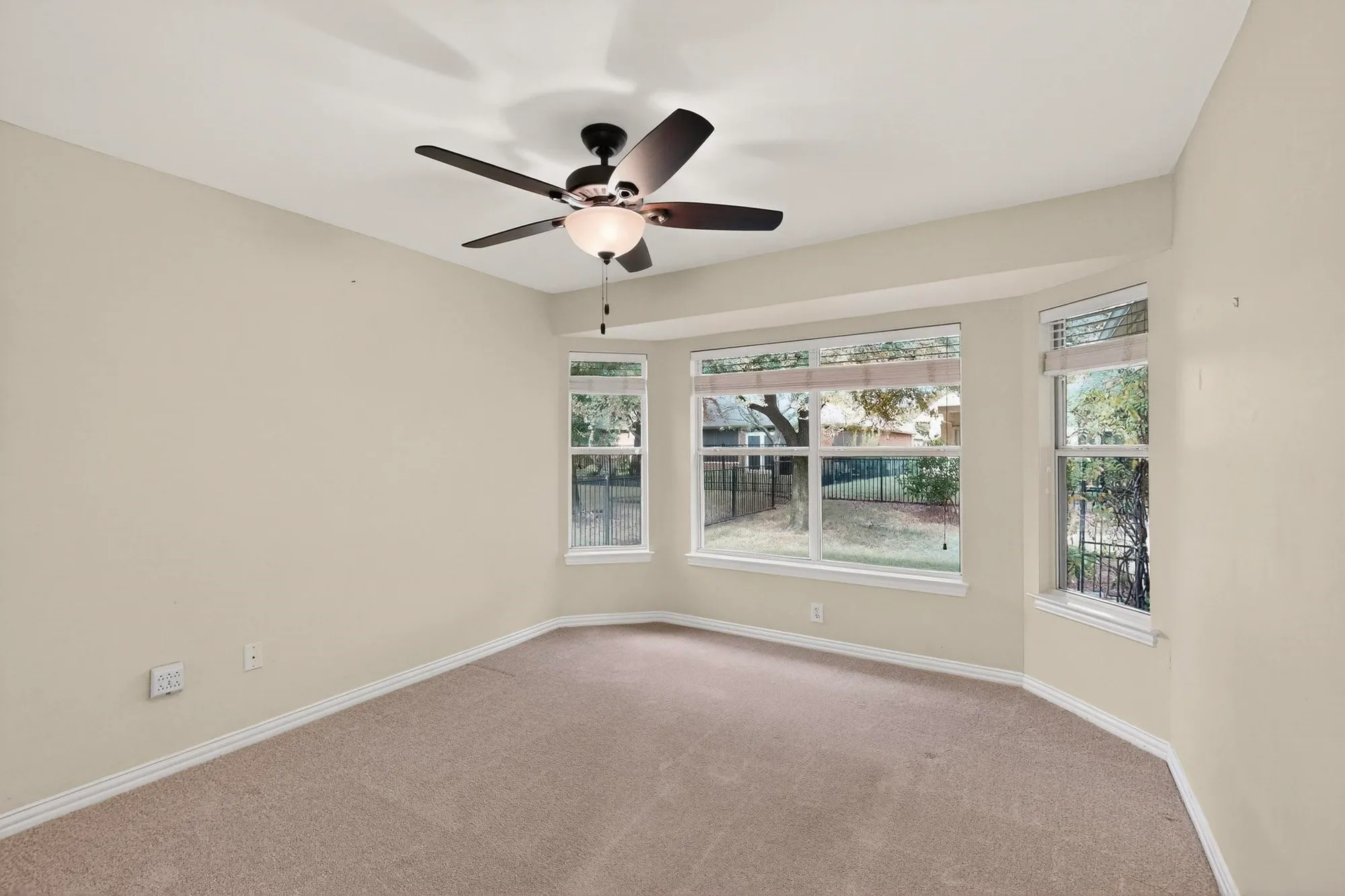 Property Slideshow image 31 of 40 | 9516 grandview dr, Denton, TX, 76207