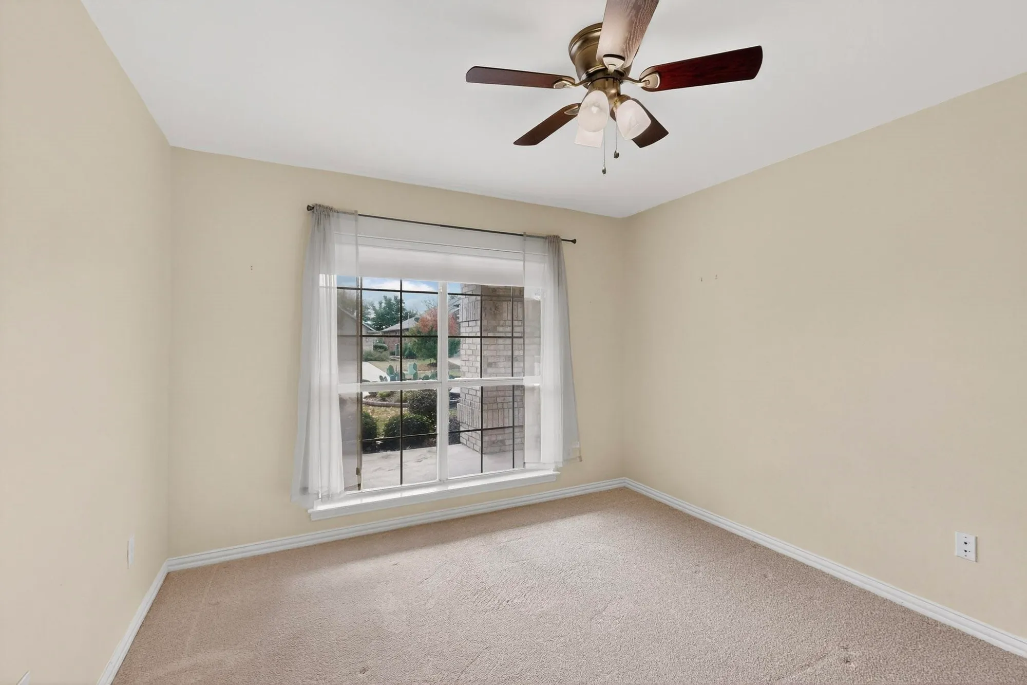 Property Slideshow image 33 of 40 | 9516 grandview dr, Denton, TX, 76207