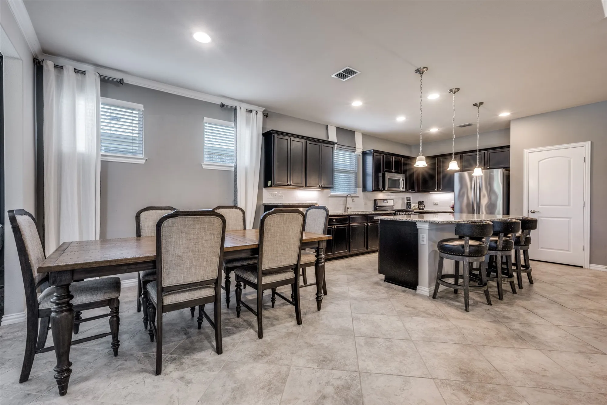 Property Slideshow image 16 of 25 | 7252 ponte vedra dr, Frisco, TX, 75036