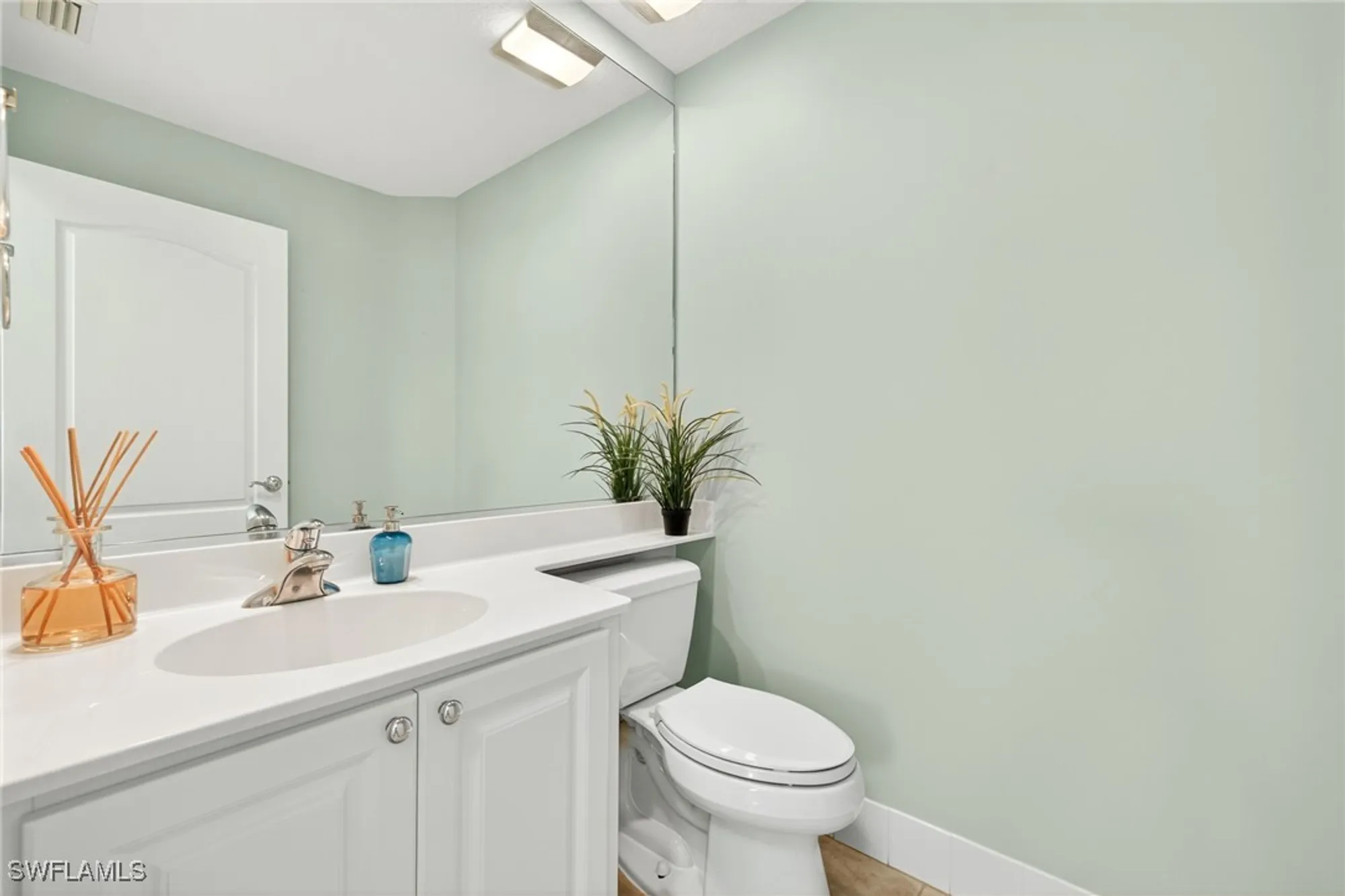 Property Slideshow image 16 of 41 | 6096 towncenter cir, Naples, FL, 34119