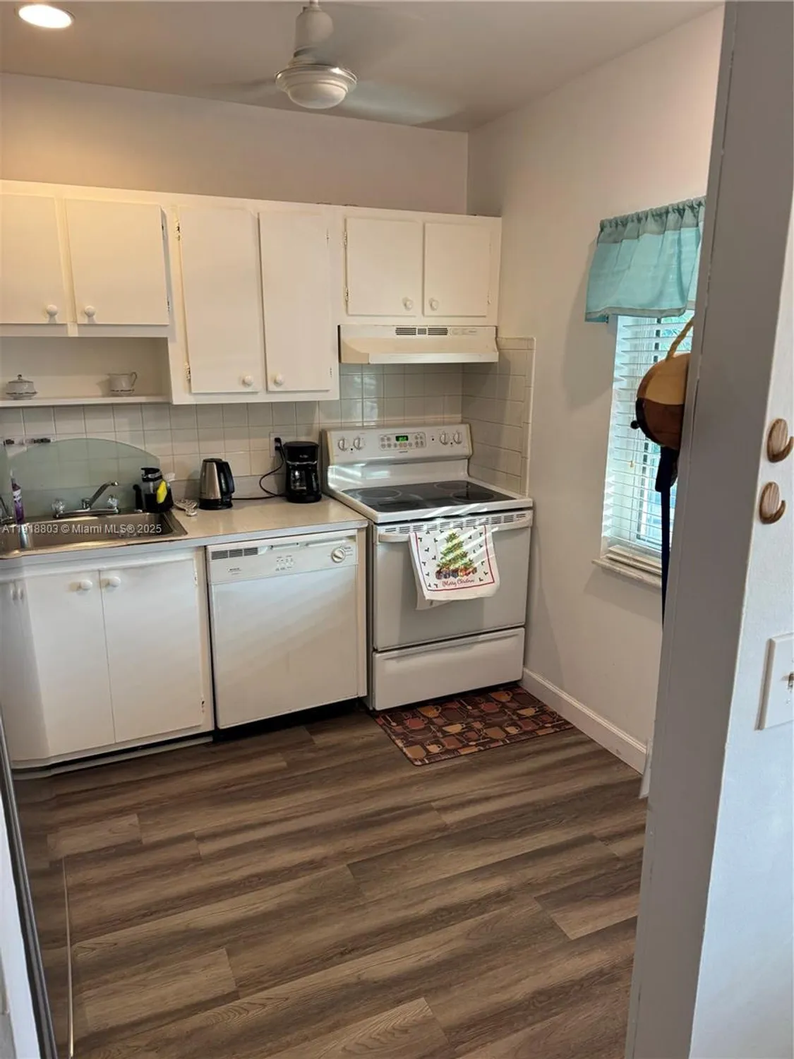 Property Slideshow image 4 of 30 | 7605 w atlantic blvd 207, Margate, FL, 33063