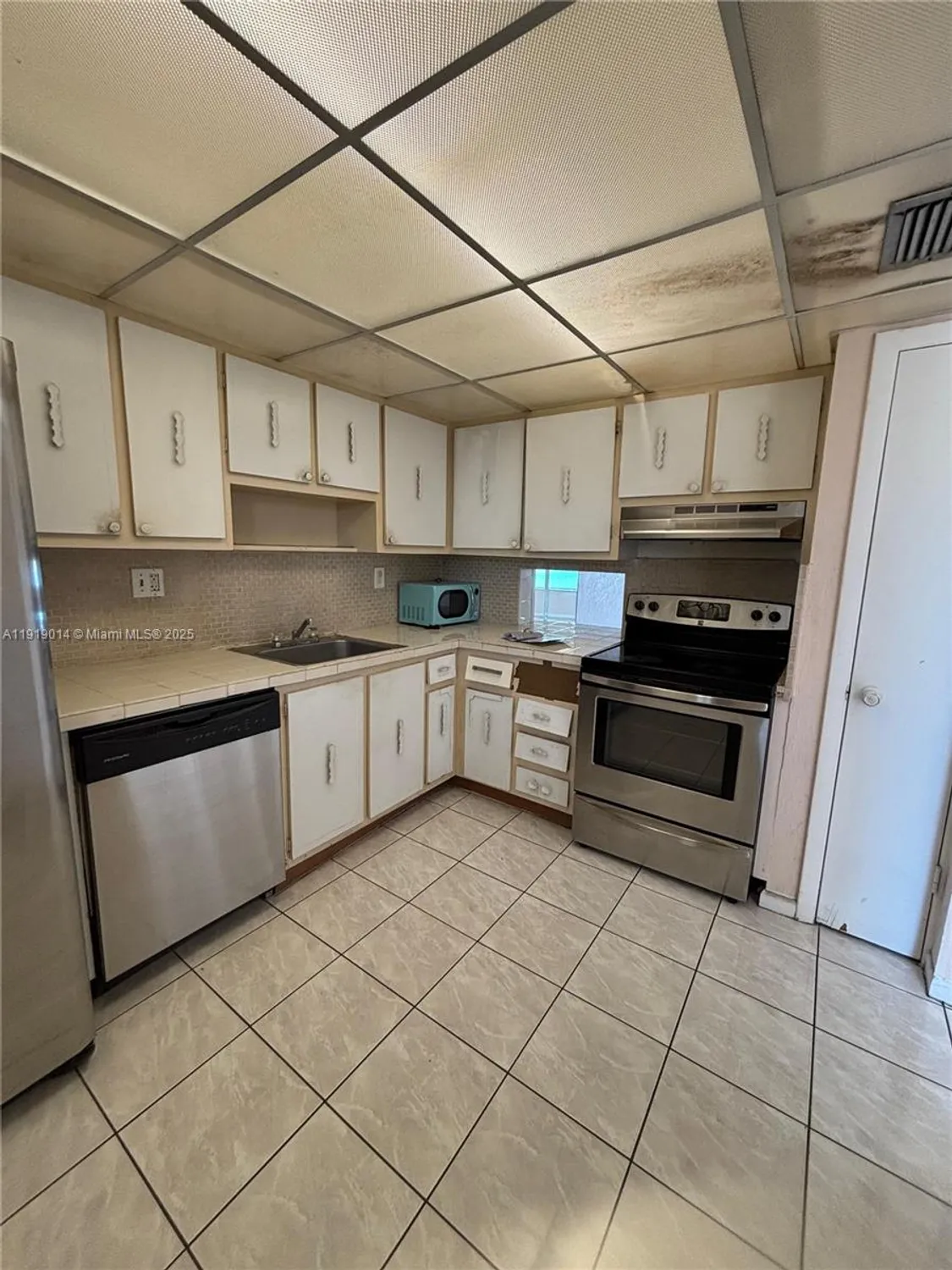 Property Slideshow image 18 of 20 | 19255 ne 2nd ave apt 2218, Miami, FL, 33179
