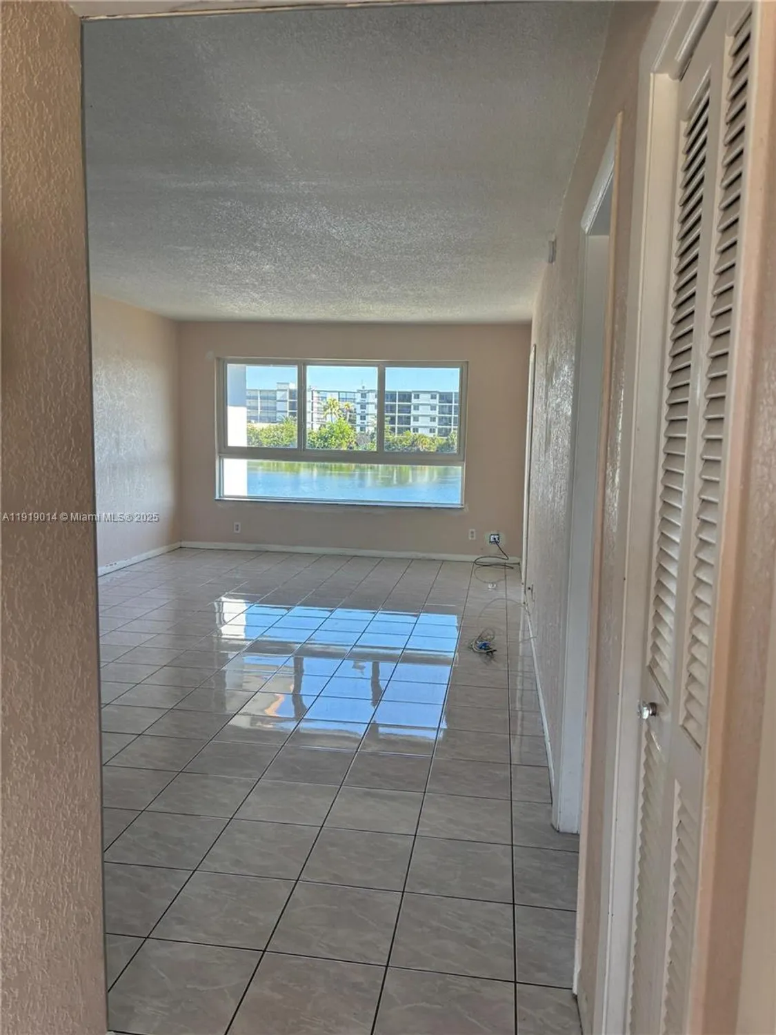 Property Slideshow image 2 of 20 | 19255 ne 2nd ave apt 2218, Miami, FL, 33179