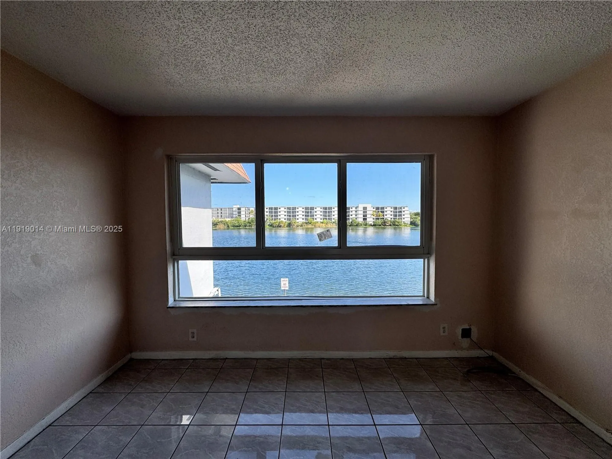 Property Slideshow image 3 of 20 | 19255 ne 2nd ave apt 2218, Miami, FL, 33179