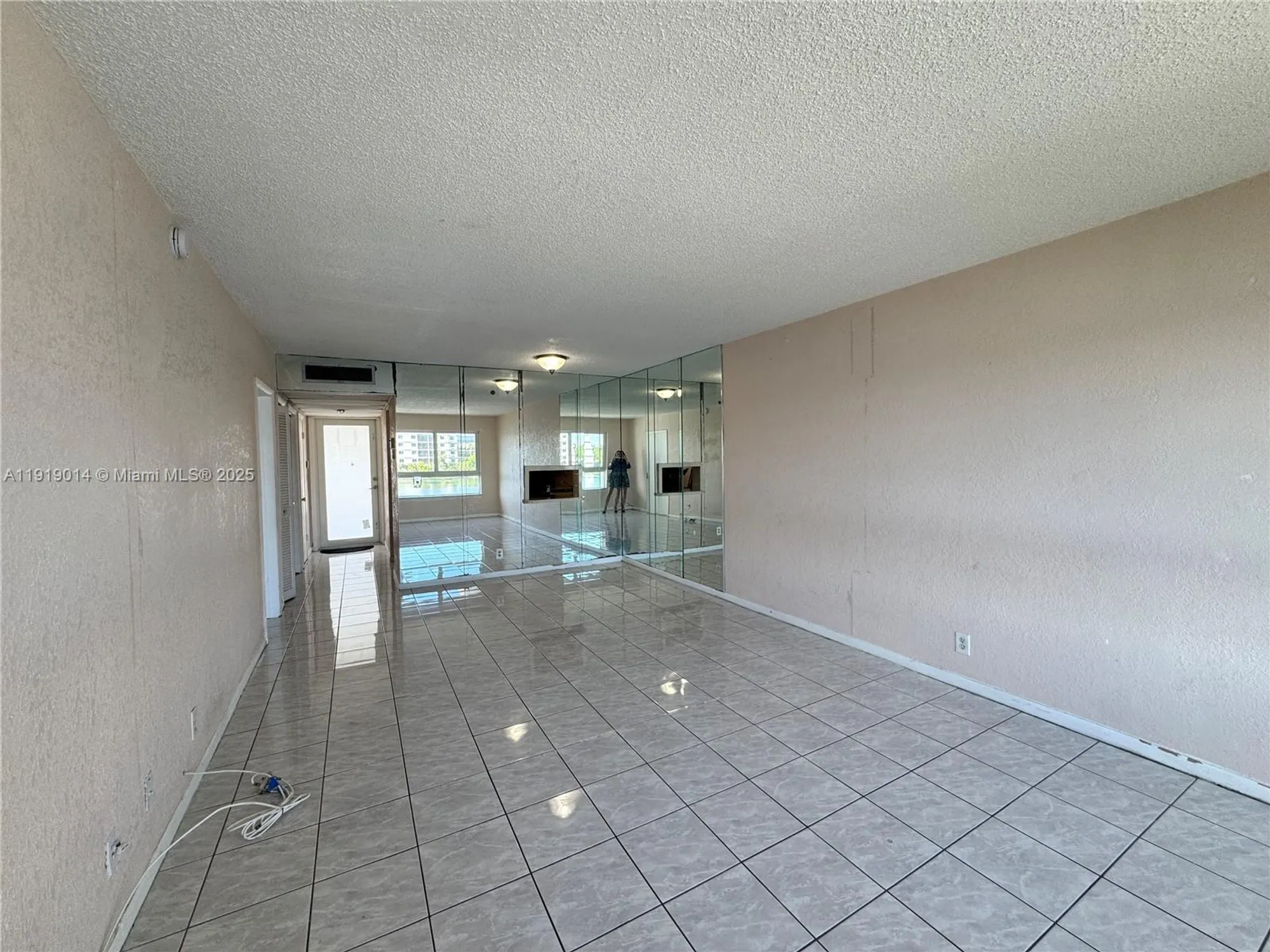 Property Slideshow image 6 of 20 | 19255 ne 2nd ave apt 2218, Miami, FL, 33179