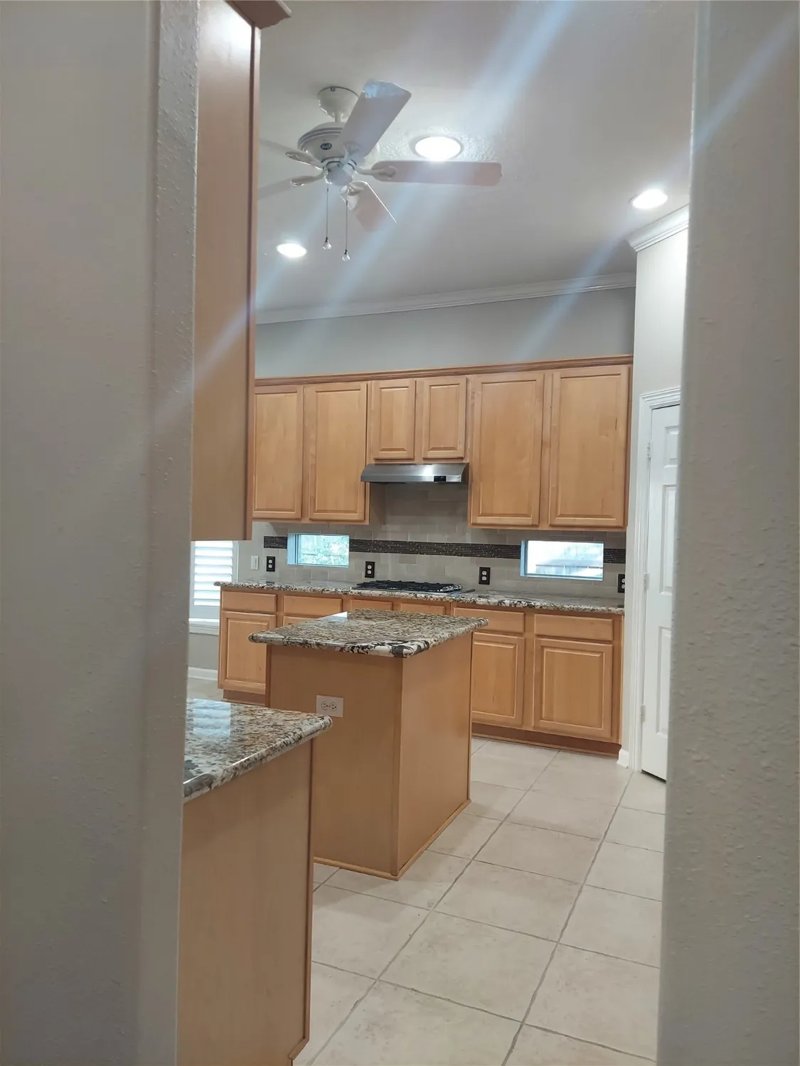 Property Slideshow image 10 of 50 | 1601 n lago vista ct, Pearland, TX, 77581