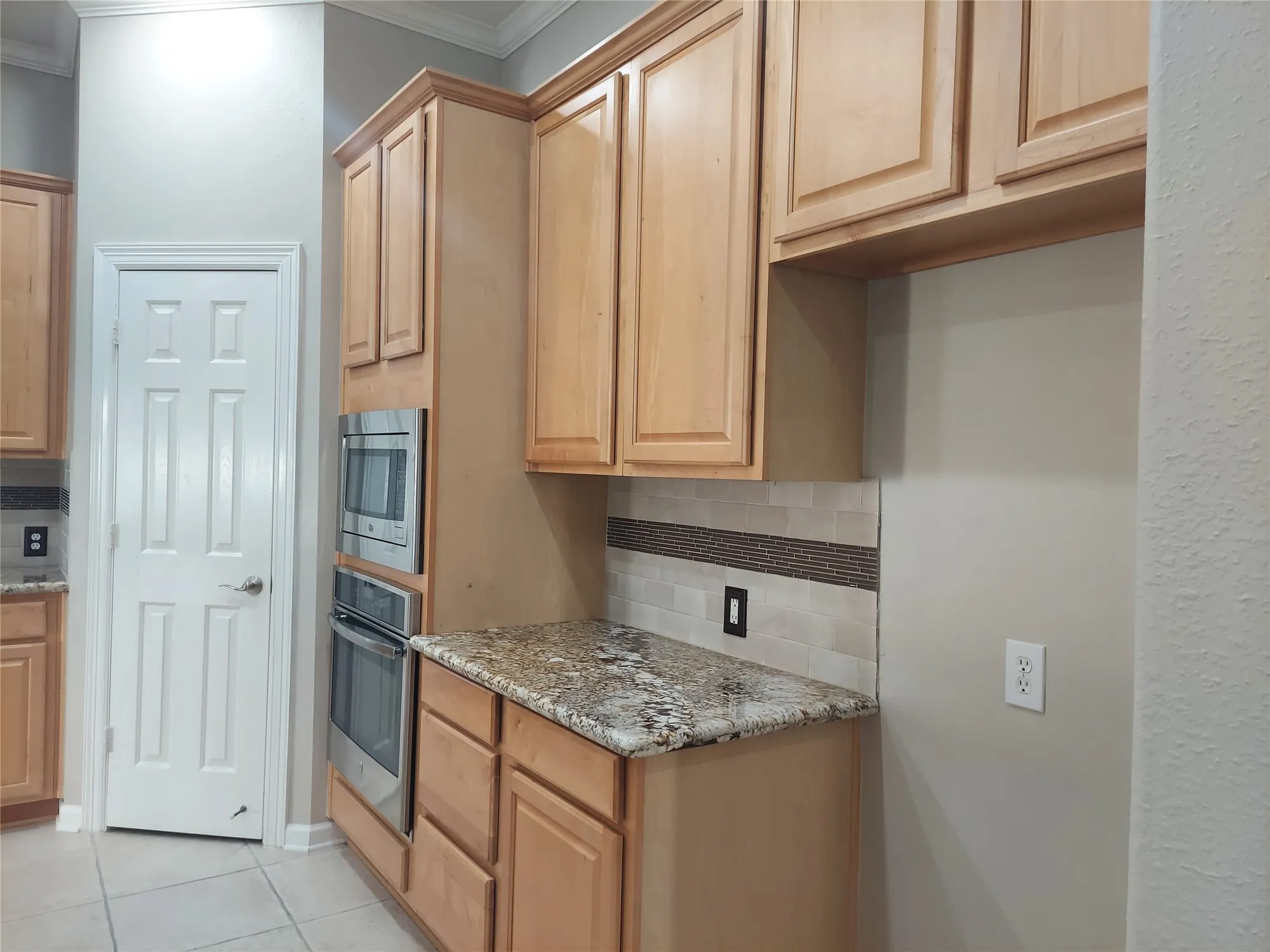 Property Slideshow image 11 of 50 | 1601 n lago vista ct, Pearland, TX, 77581