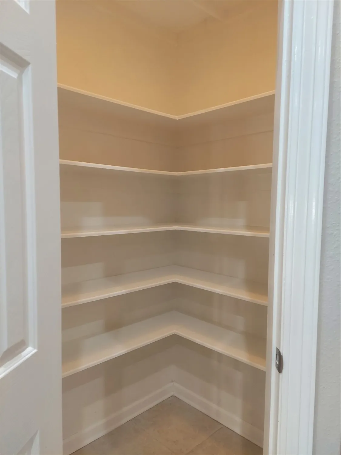 Property Slideshow image 12 of 50 | 1601 n lago vista ct, Pearland, TX, 77581