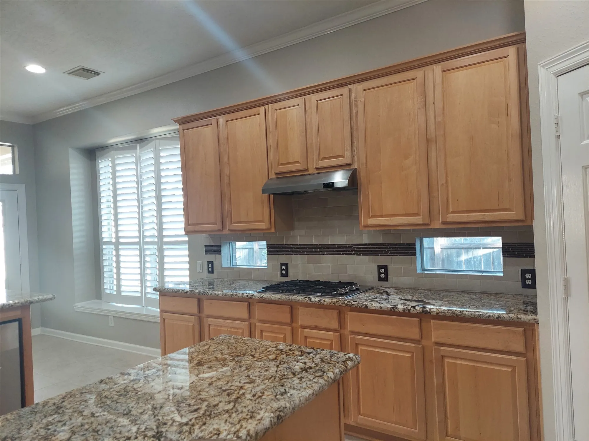 Property Slideshow image 13 of 50 | 1601 n lago vista ct, Pearland, TX, 77581