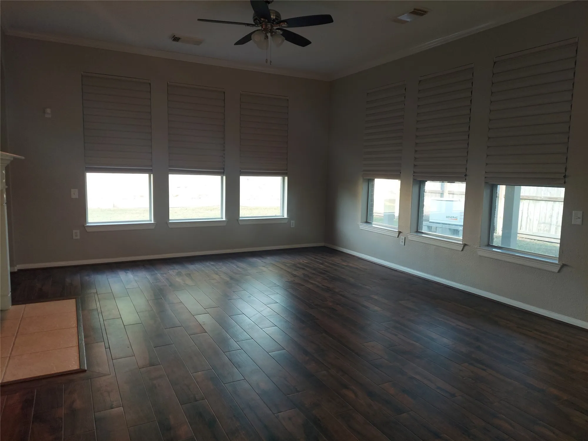 Property Slideshow image 25 of 50 | 1601 n lago vista ct, Pearland, TX, 77581