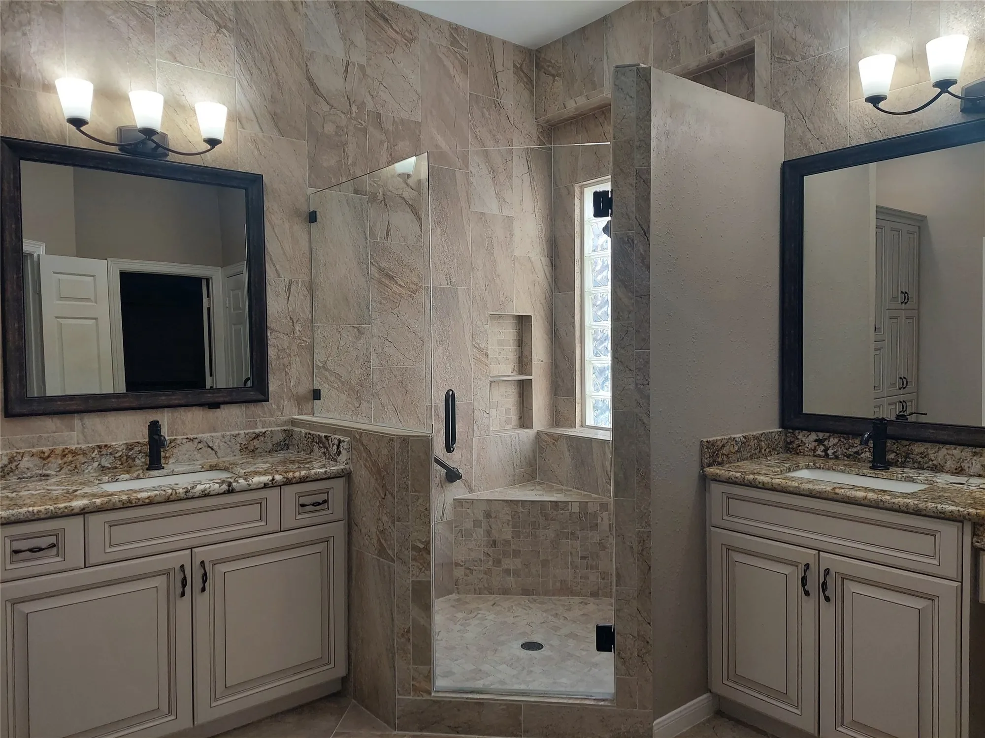 Property Slideshow image 29 of 50 | 1601 n lago vista ct, Pearland, TX, 77581