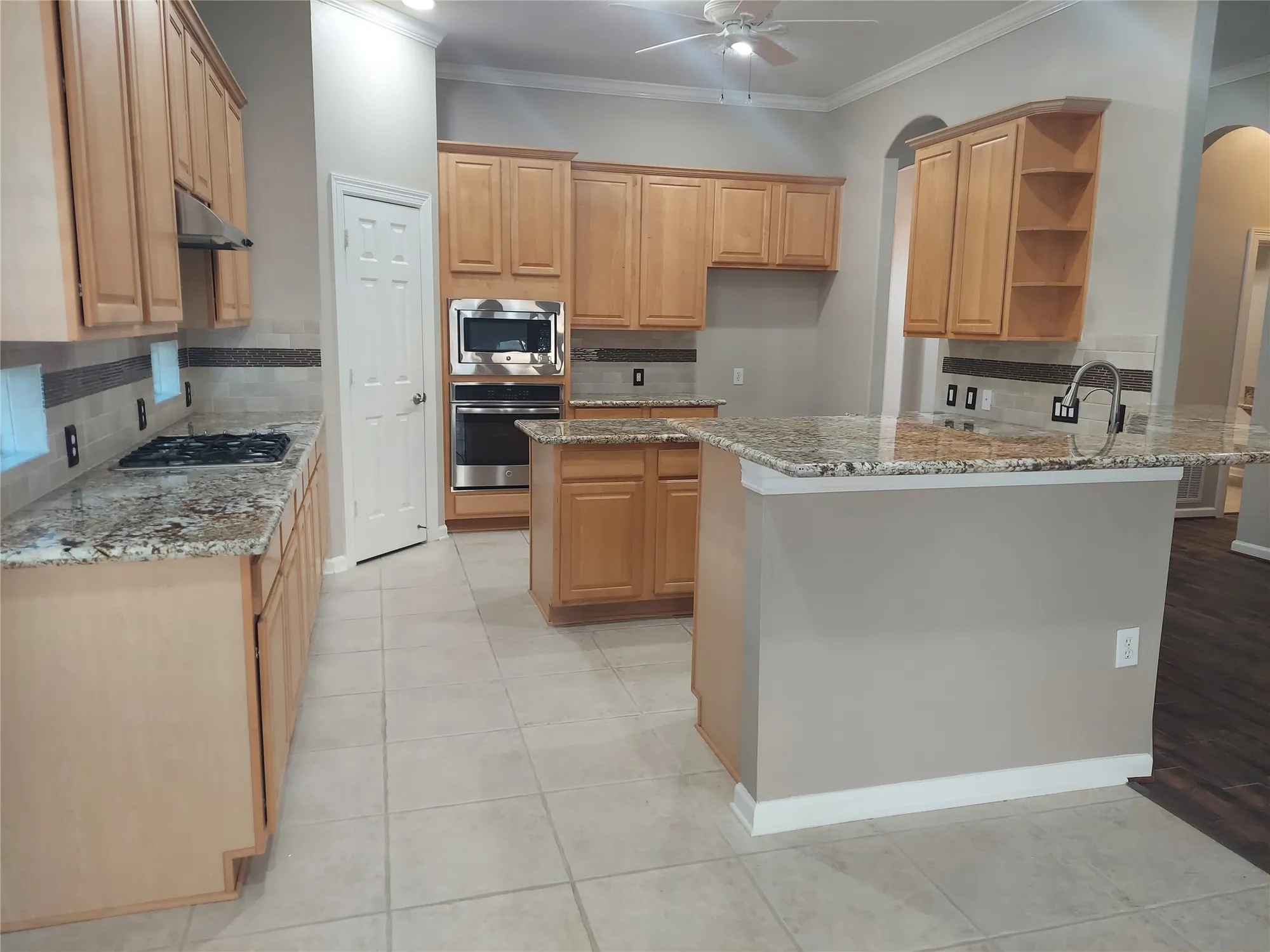 Property Slideshow image 21 of 50 | 1601 n lago vista ct, Pearland, TX, 77581