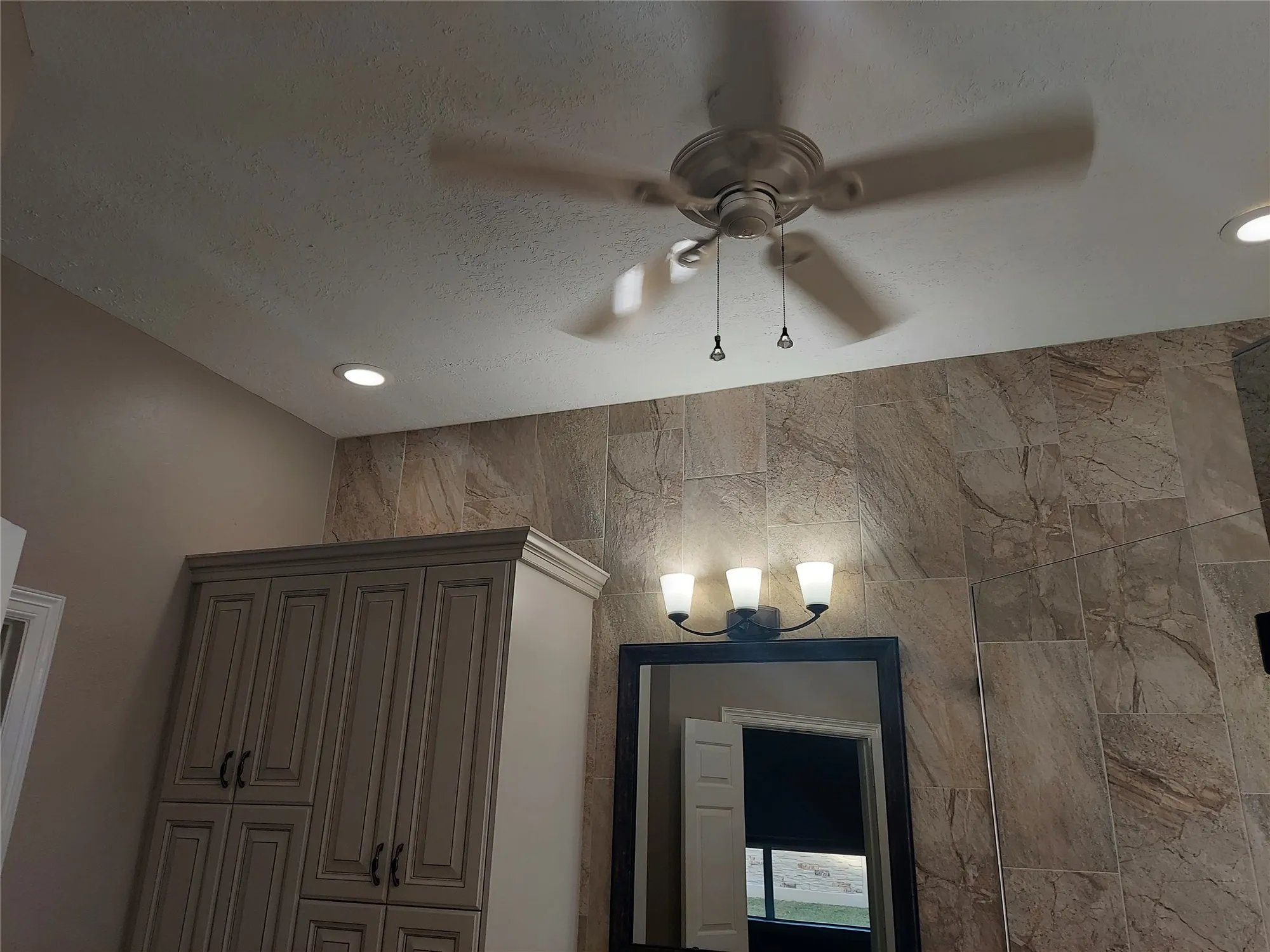 Property Slideshow image 35 of 50 | 1601 n lago vista ct, Pearland, TX, 77581