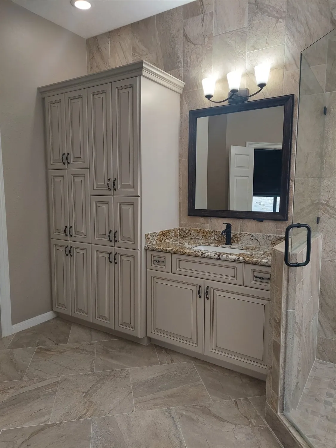 Property Slideshow image 30 of 50 | 1601 n lago vista ct, Pearland, TX, 77581