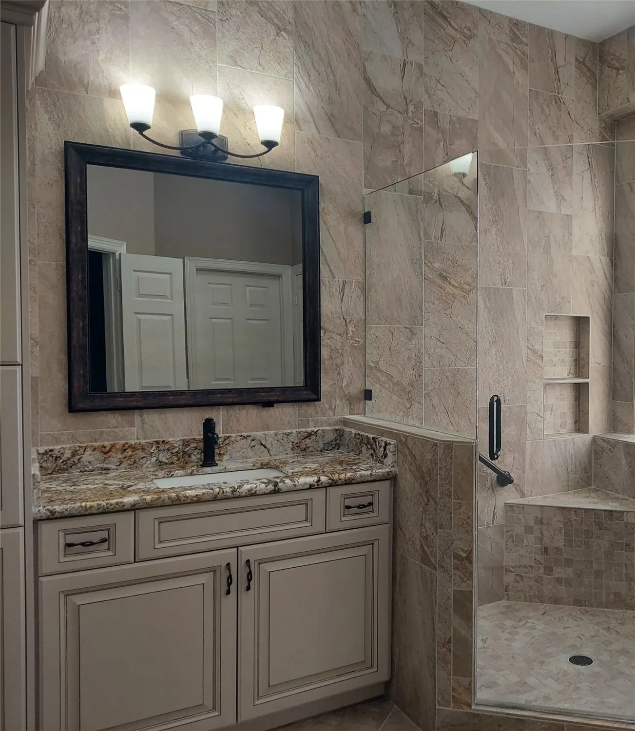 Property Slideshow image 31 of 50 | 1601 n lago vista ct, Pearland, TX, 77581