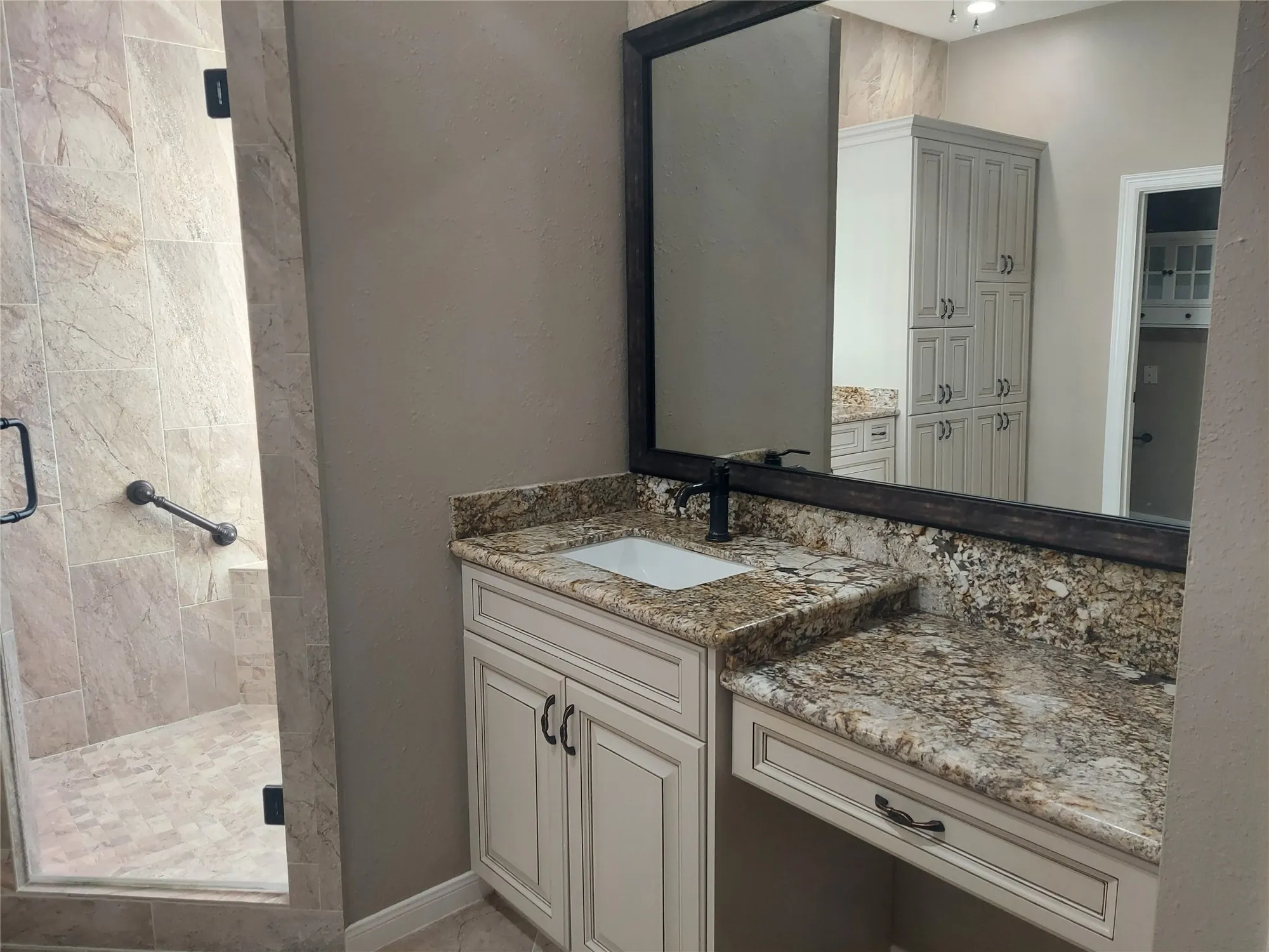 Property Slideshow image 32 of 50 | 1601 n lago vista ct, Pearland, TX, 77581