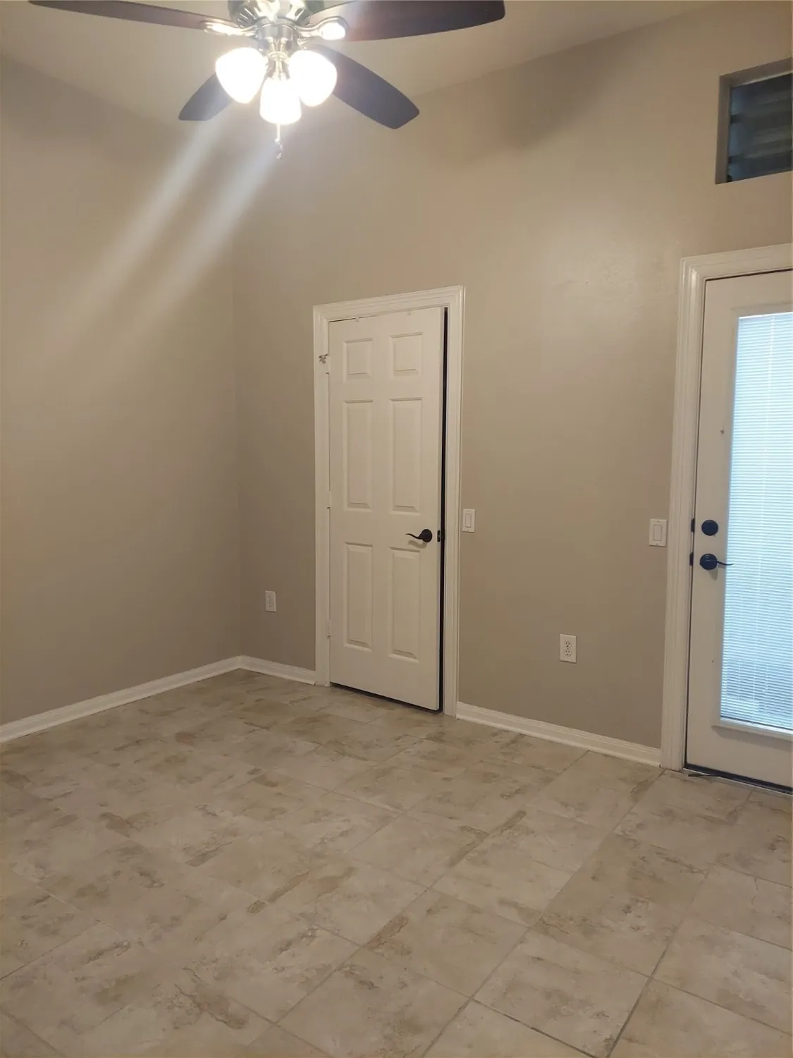 Property Slideshow image 44 of 50 | 1601 n lago vista ct, Pearland, TX, 77581