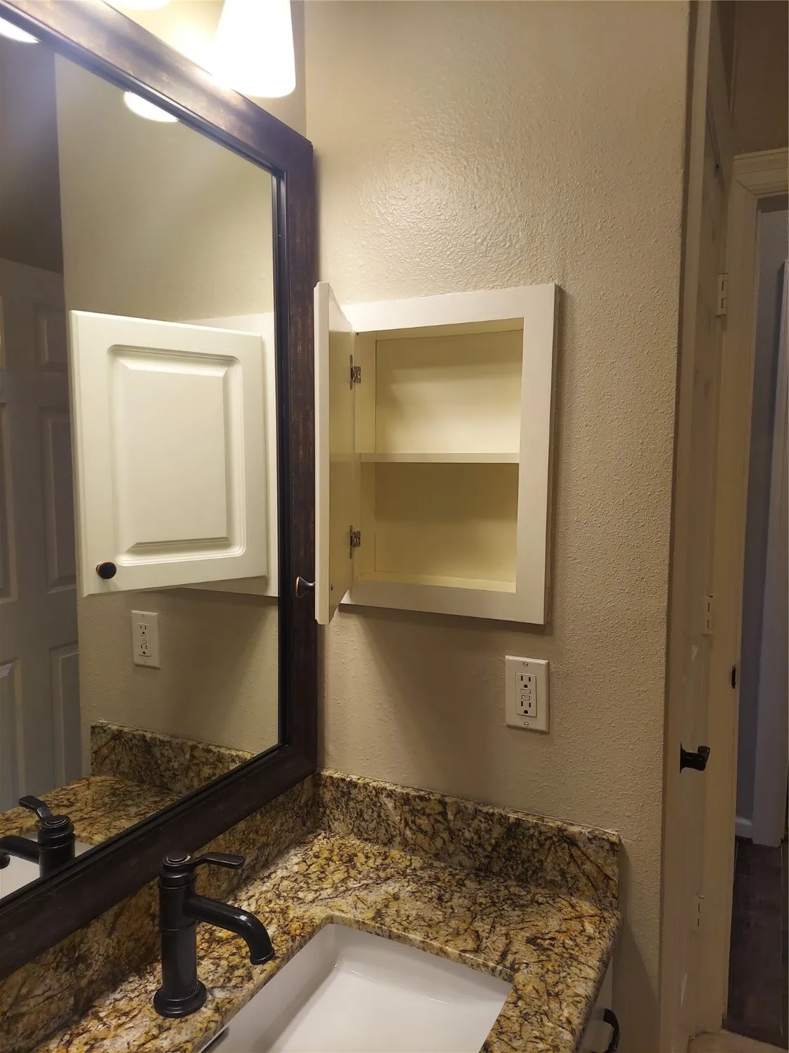 Property Slideshow image 40 of 50 | 1601 n lago vista ct, Pearland, TX, 77581