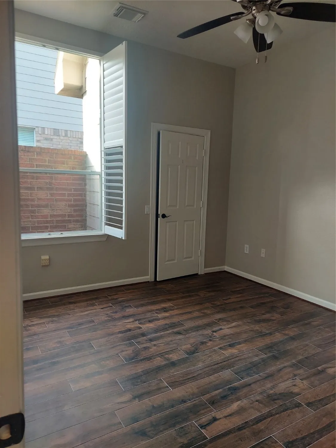 Property Slideshow image 43 of 50 | 1601 n lago vista ct, Pearland, TX, 77581