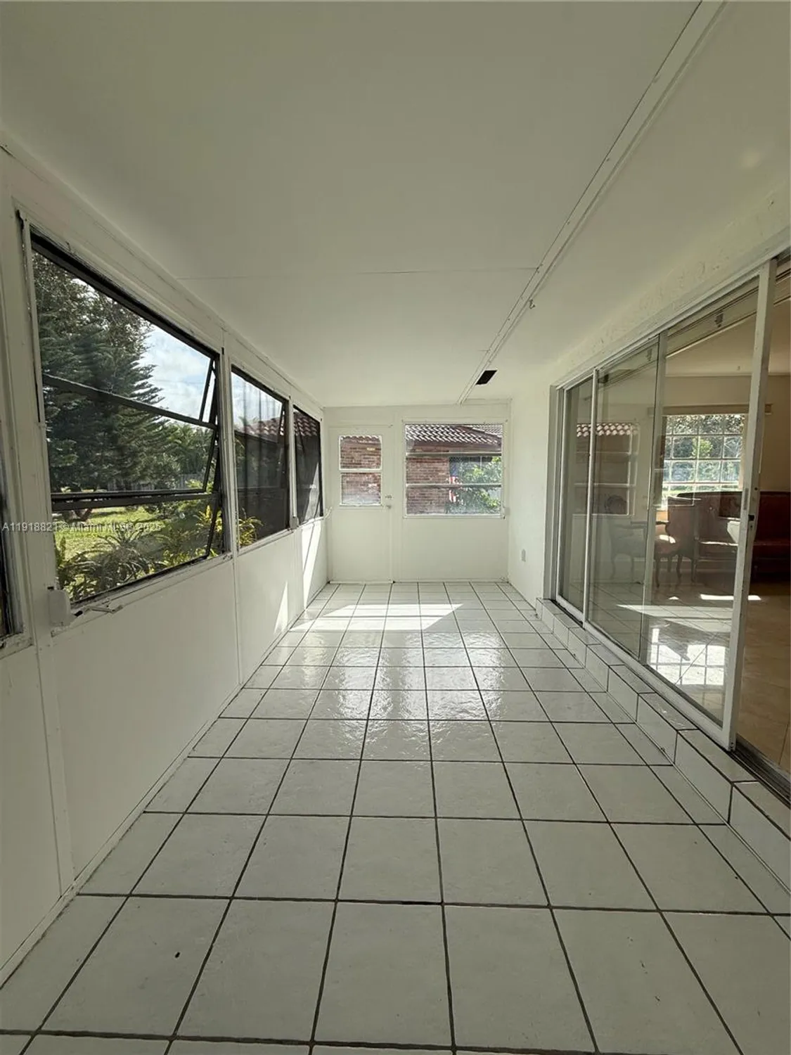 Property Slideshow image 14 of 32 | 300 nw 42nd st, Boca Raton, FL, 33431