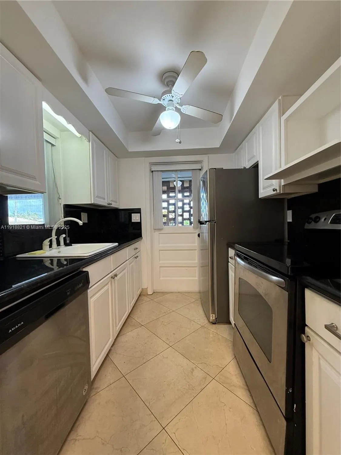 Property Slideshow image 10 of 32 | 300 nw 42nd st, Boca Raton, FL, 33431