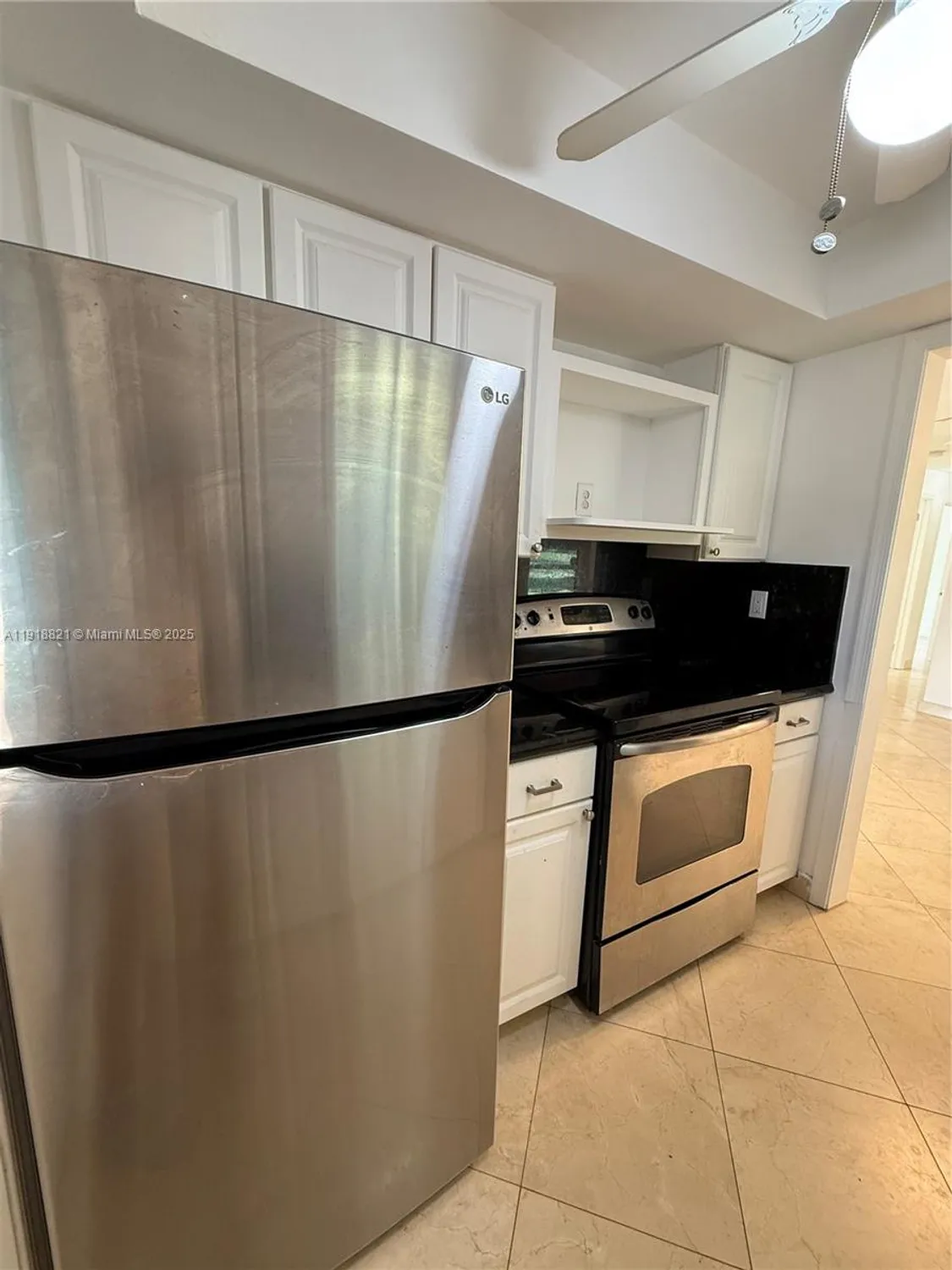 Property Slideshow image 11 of 32 | 300 nw 42nd st, Boca Raton, FL, 33431