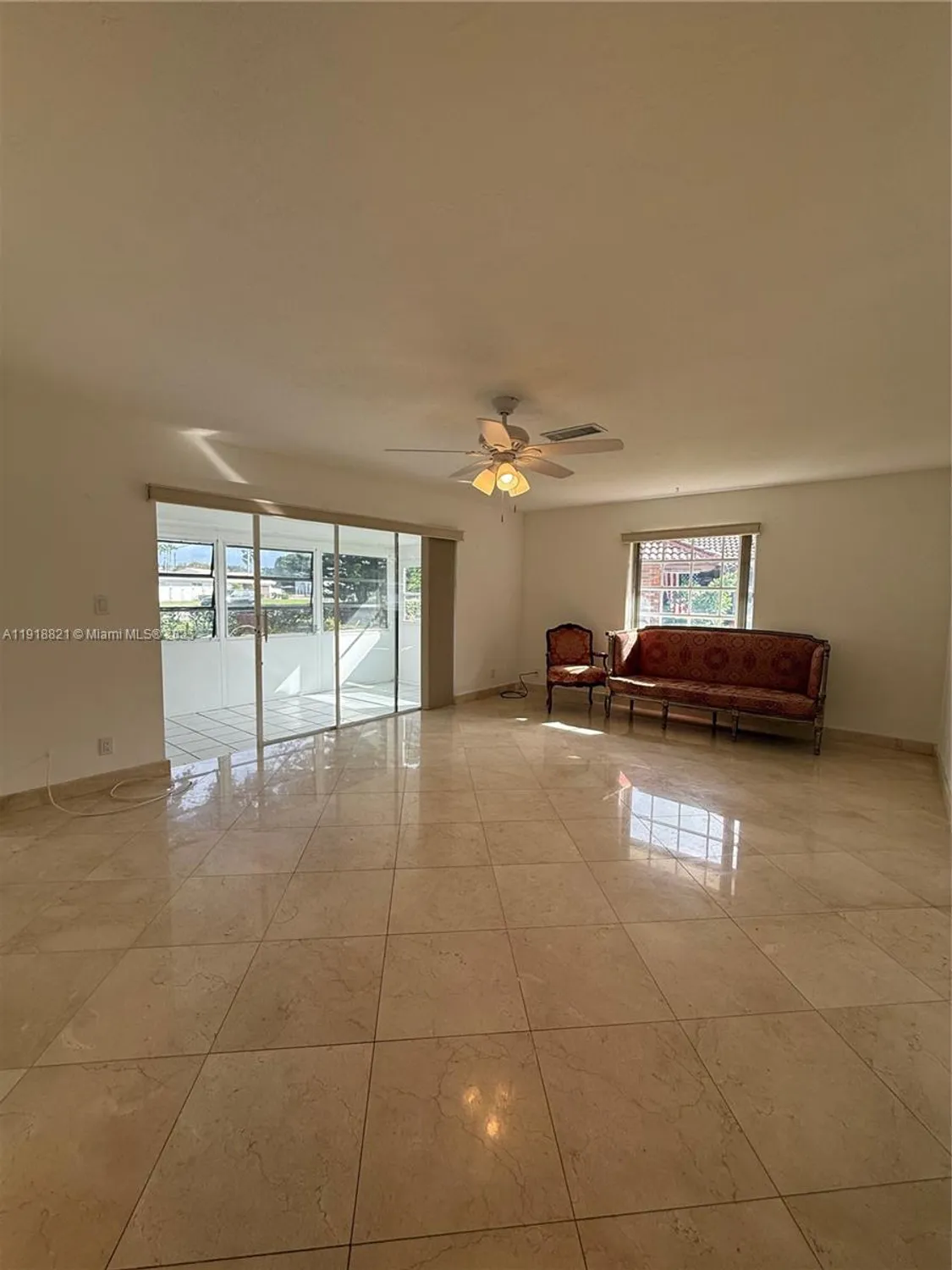Property Slideshow image 13 of 32 | 300 nw 42nd st, Boca Raton, FL, 33431