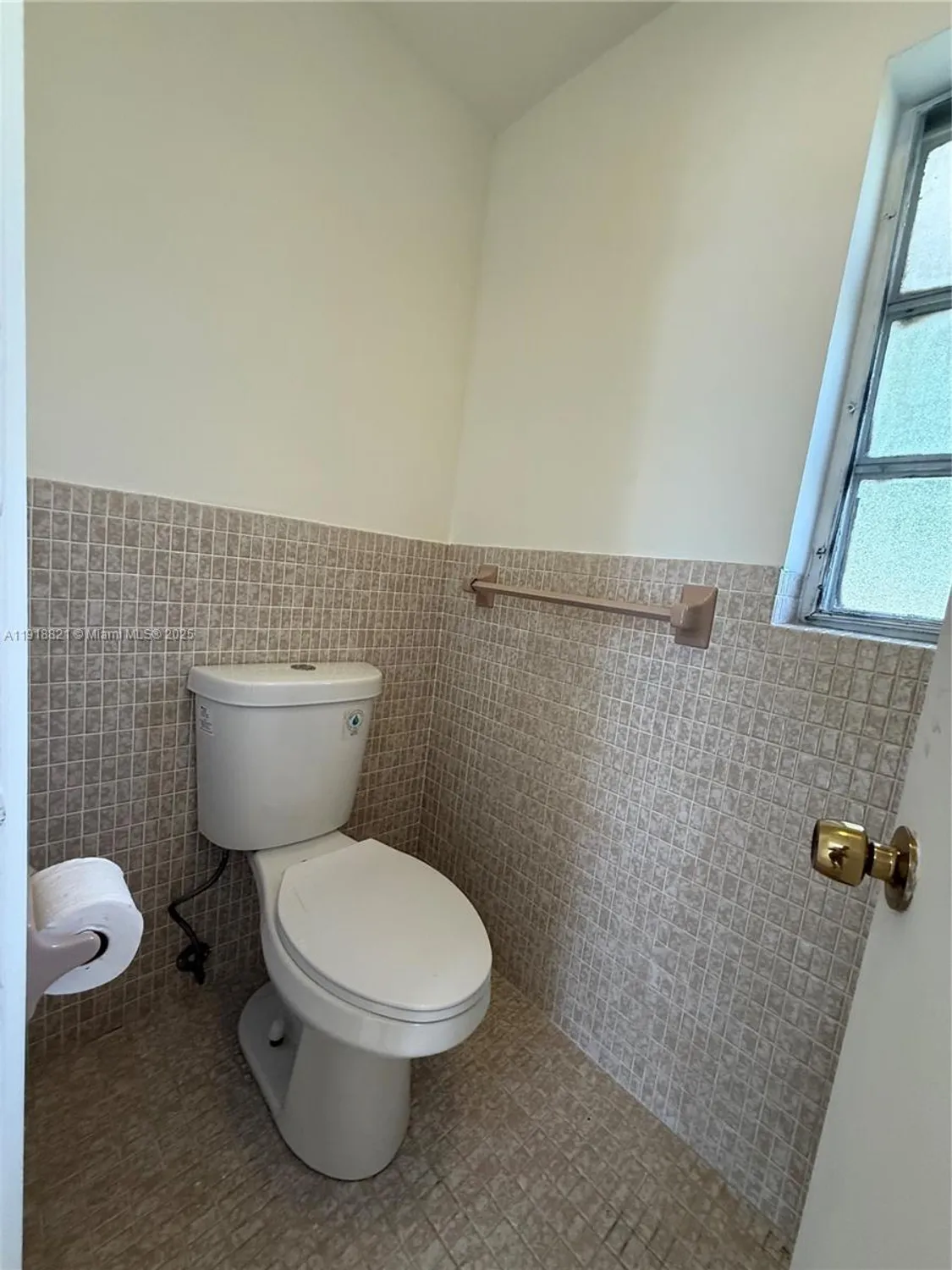 Property Slideshow image 28 of 32 | 300 nw 42nd st, Boca Raton, FL, 33431