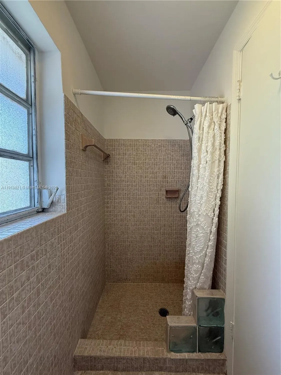 Property Slideshow image 29 of 32 | 300 nw 42nd st, Boca Raton, FL, 33431