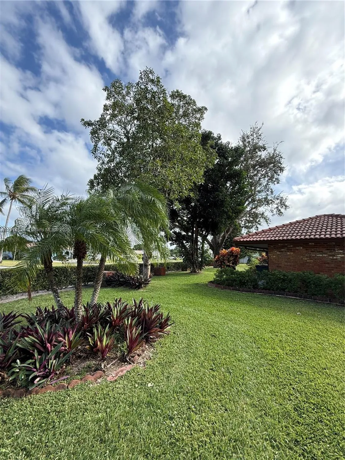 Property Slideshow image 3 of 32 | 300 nw 42nd st, Boca Raton, FL, 33431