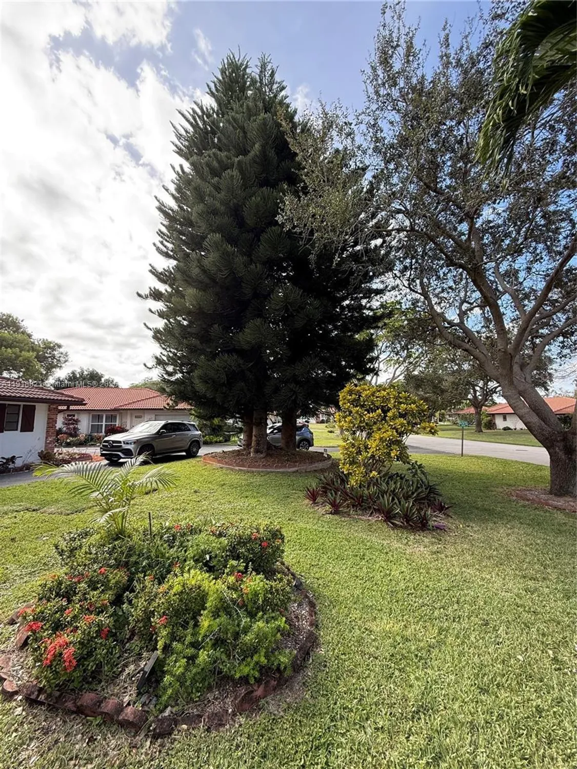 Property Slideshow image 5 of 32 | 300 nw 42nd st, Boca Raton, FL, 33431