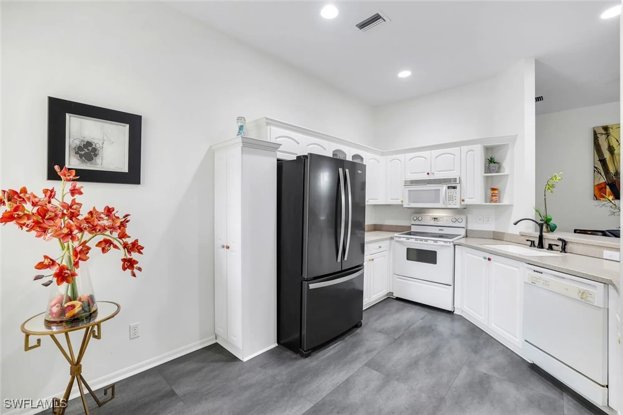 Property Slideshow image 9 of 31 | 178 vintage cir # m202, Naples, FL, 34119