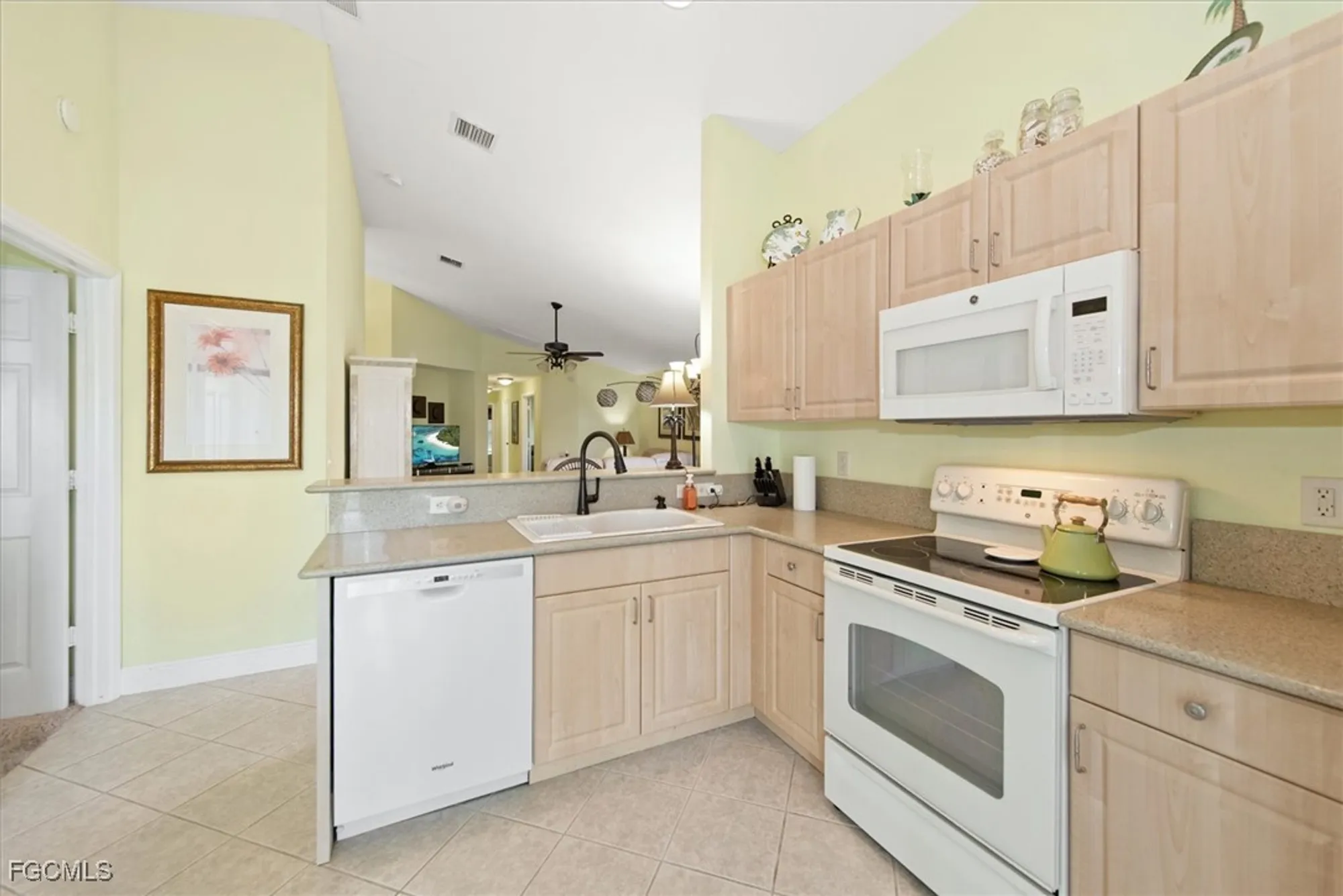 Property Slideshow image 15 of 45 | 2306 summersweet dr, Alva, FL, 33920