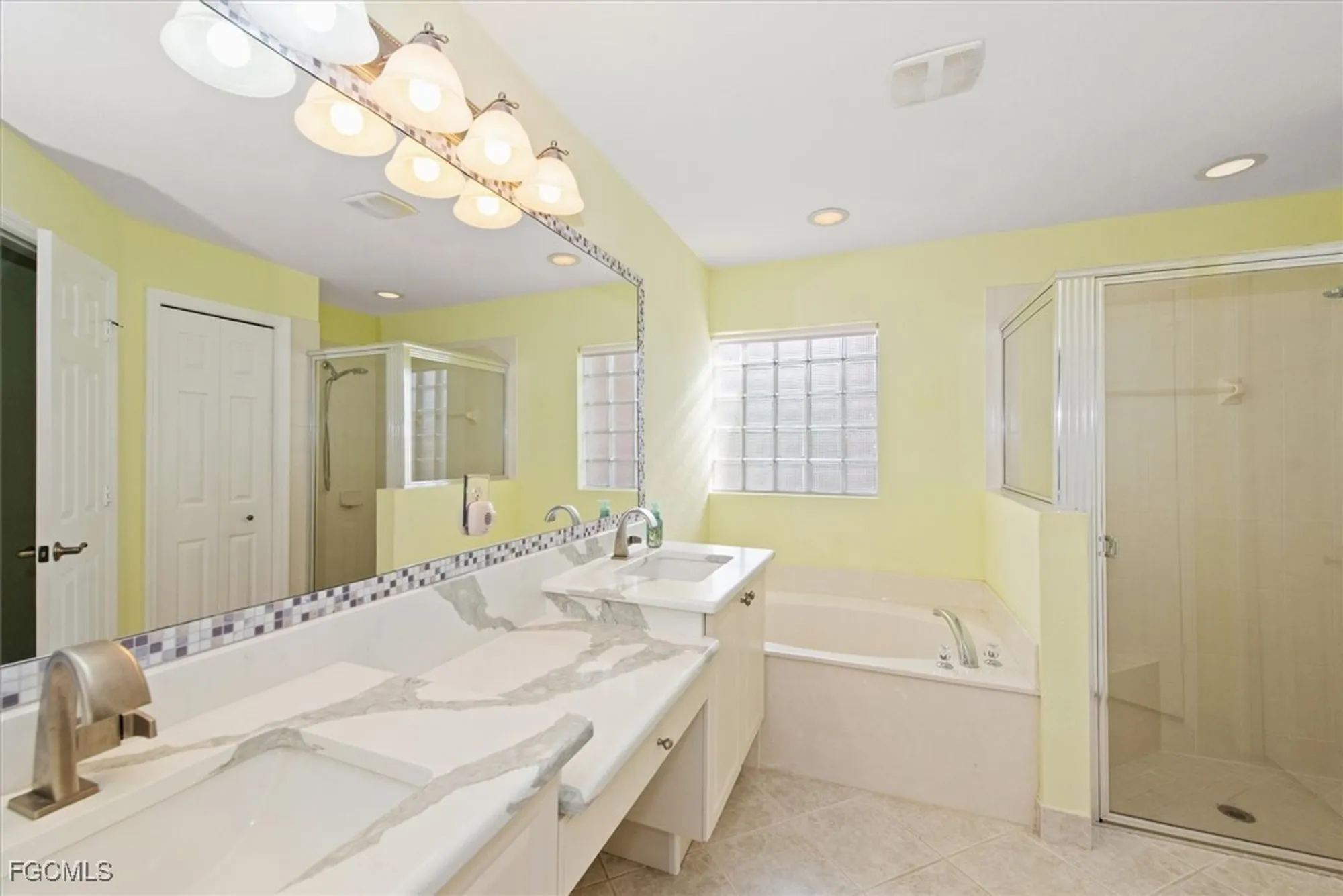 Property Slideshow image 18 of 45 | 2306 summersweet dr, Alva, FL, 33920
