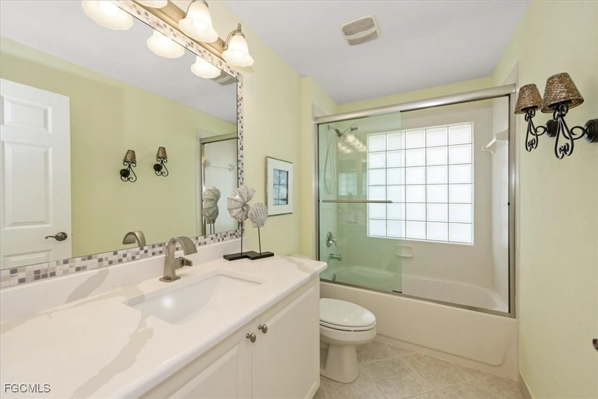 Property Slideshow image 21 of 45 | 2306 summersweet dr, Alva, FL, 33920
