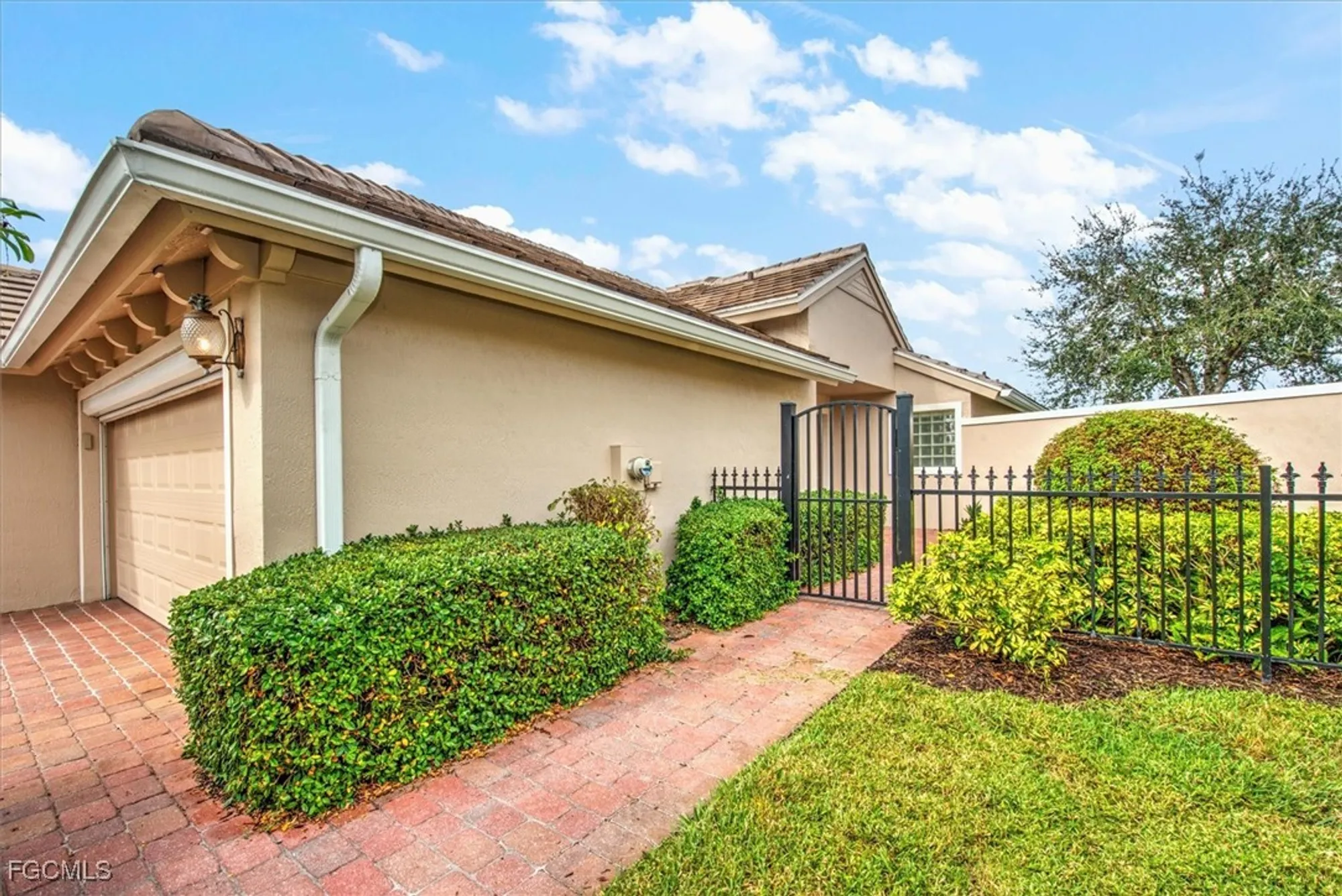 Property Slideshow image 6 of 45 | 2306 summersweet dr, Alva, FL, 33920