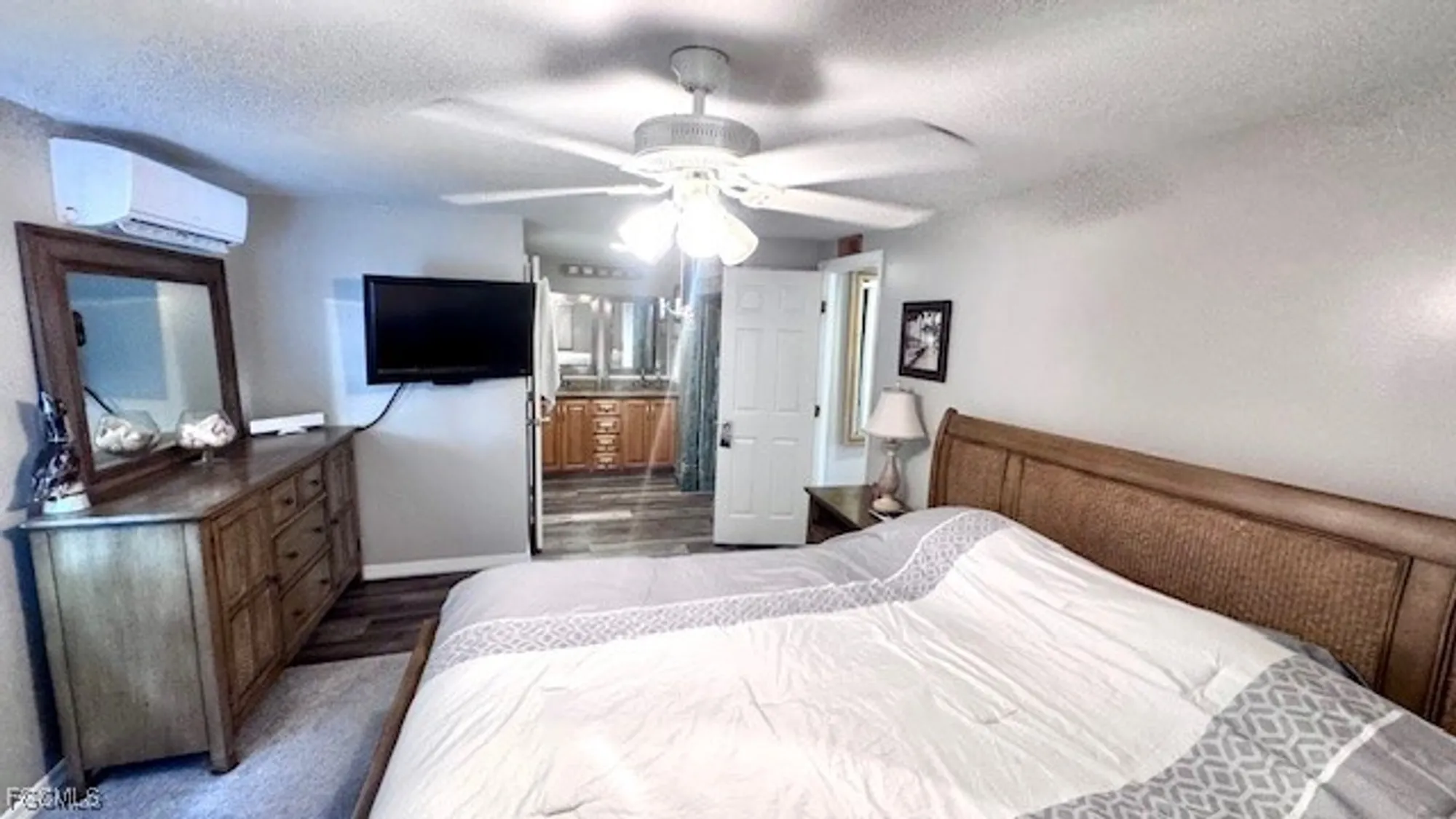 Property Slideshow image 15 of 38 | 5545 sir walter way, North Fort Myers, FL, 33917