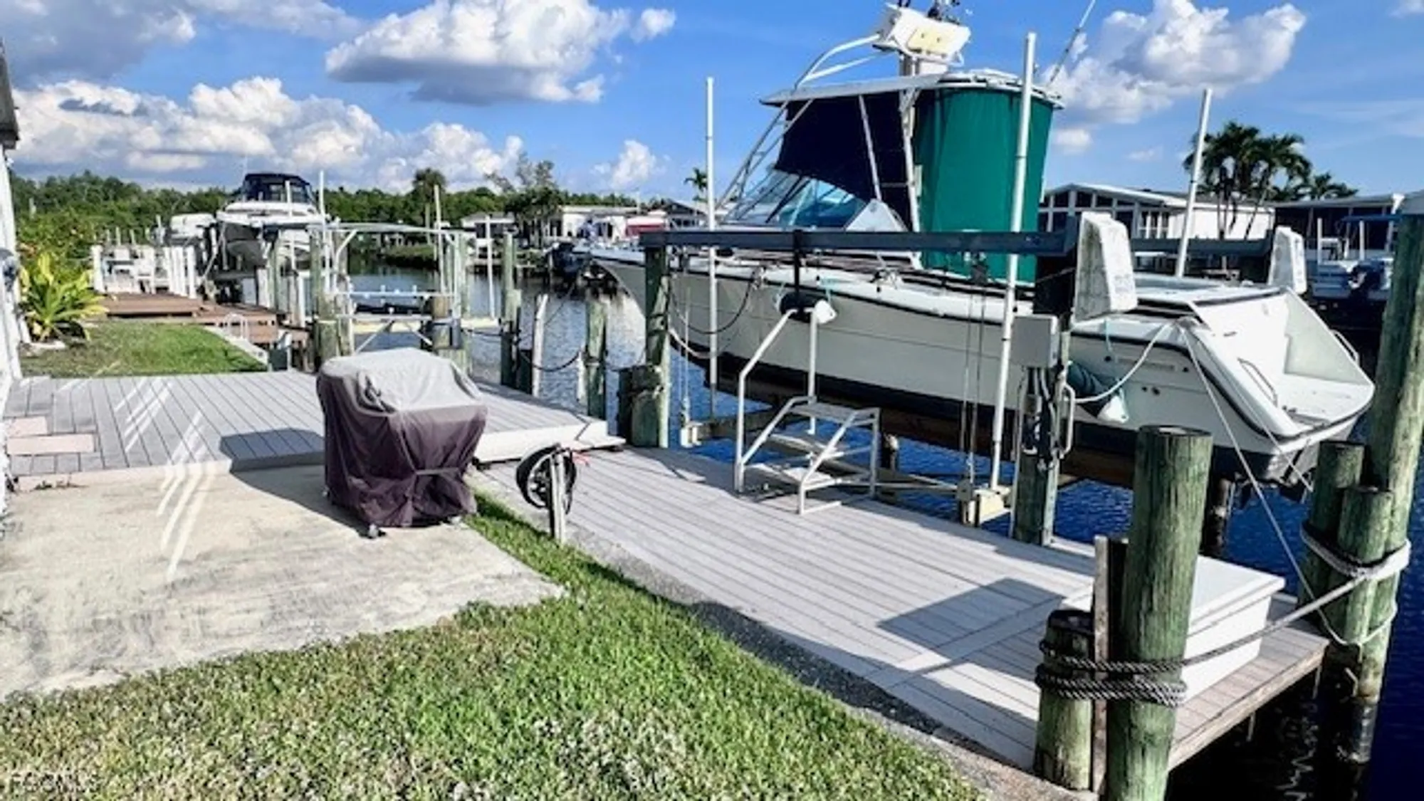 Property Slideshow image 23 of 38 | 5545 sir walter way, North Fort Myers, FL, 33917