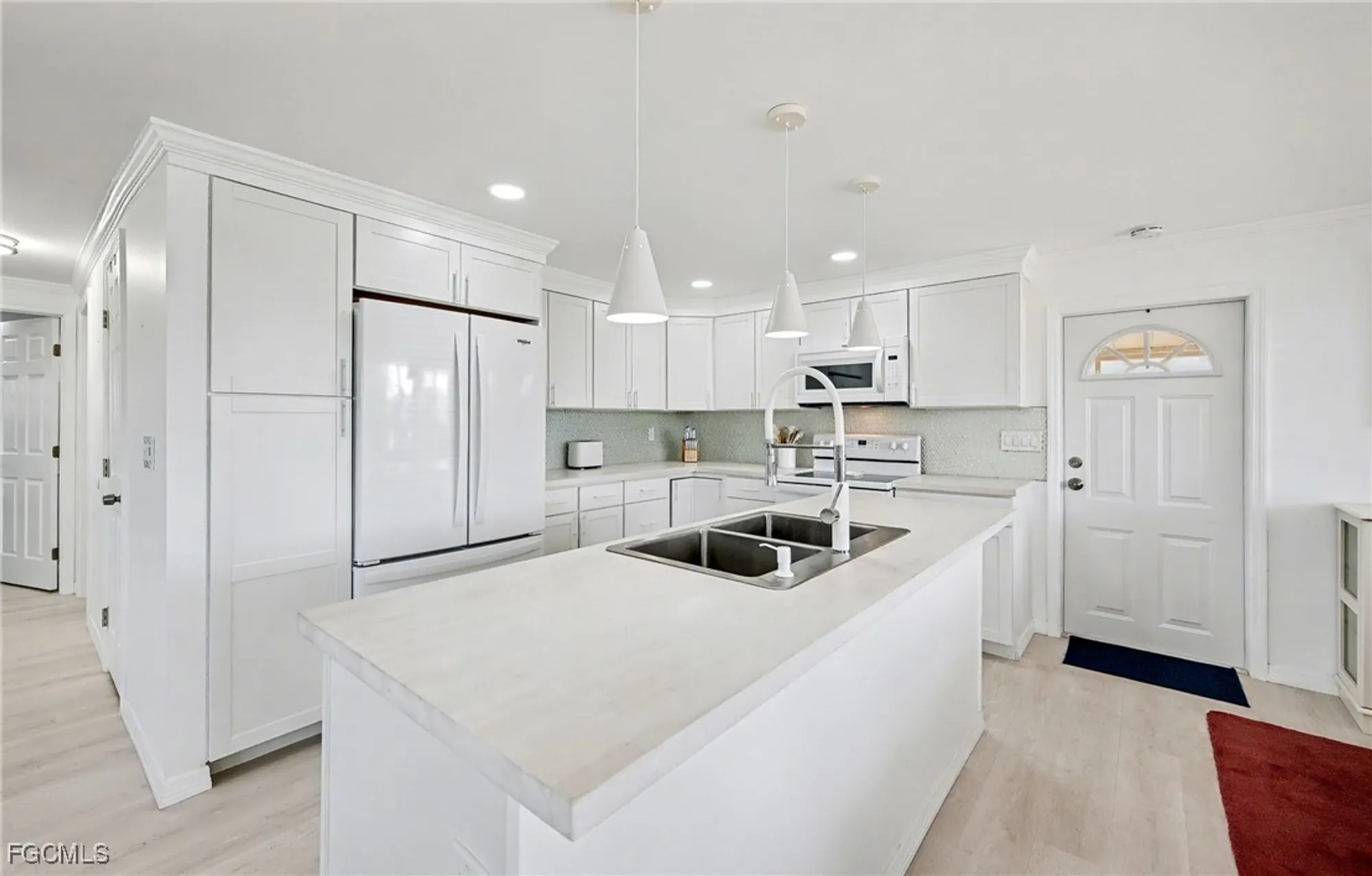 Property Slideshow image 5 of 48 | 5560 sir walter way, North Fort Myers, FL, 33917