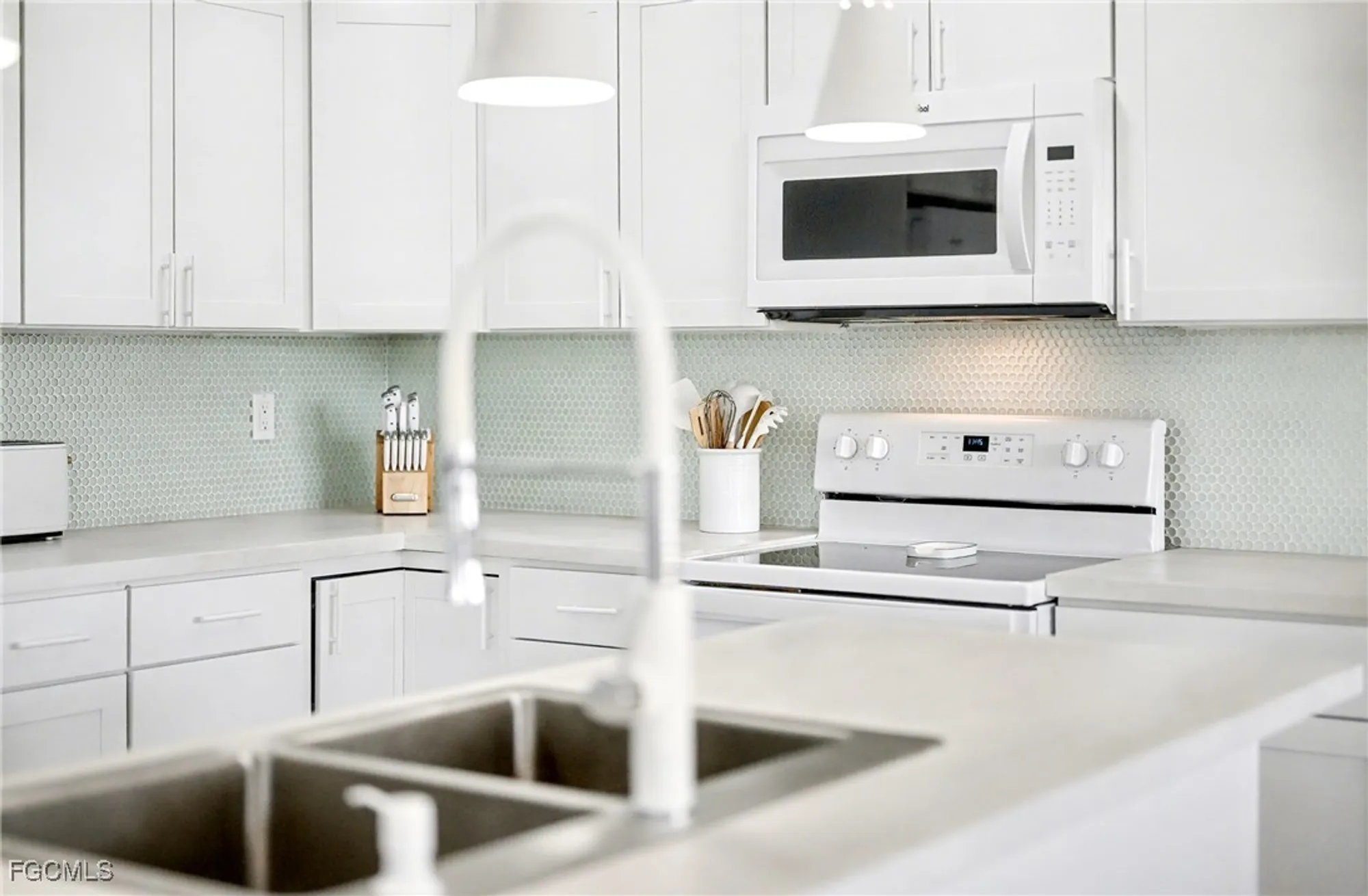 Property Slideshow image 6 of 48 | 5560 sir walter way, North Fort Myers, FL, 33917