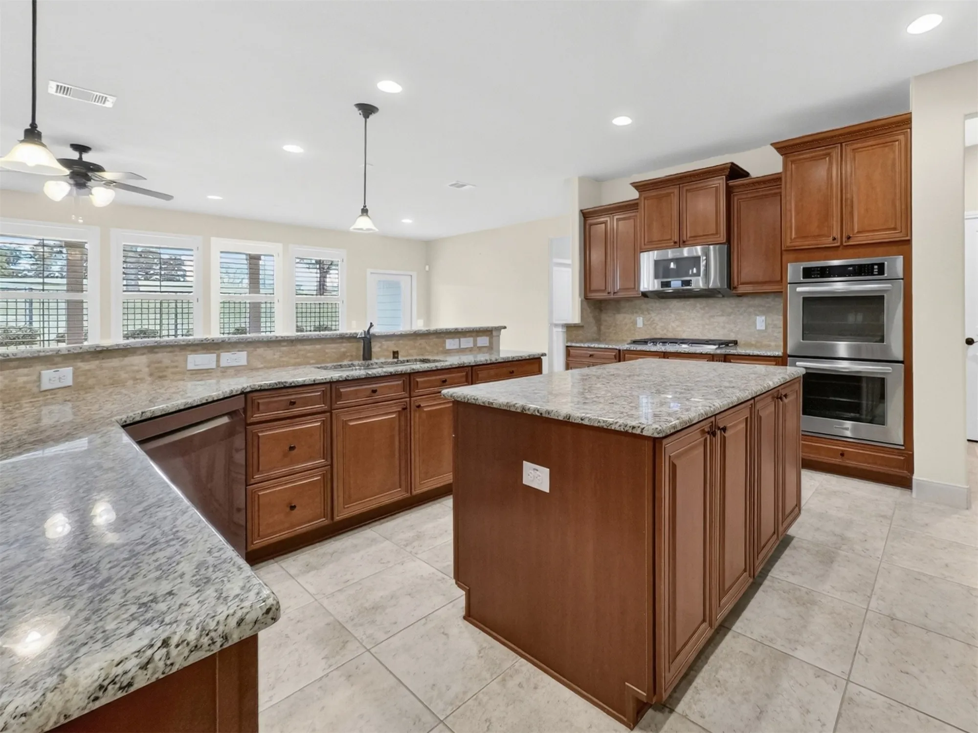 Property Slideshow image 14 of 47 | 1115 majestic oak, Richmond, TX, 77469