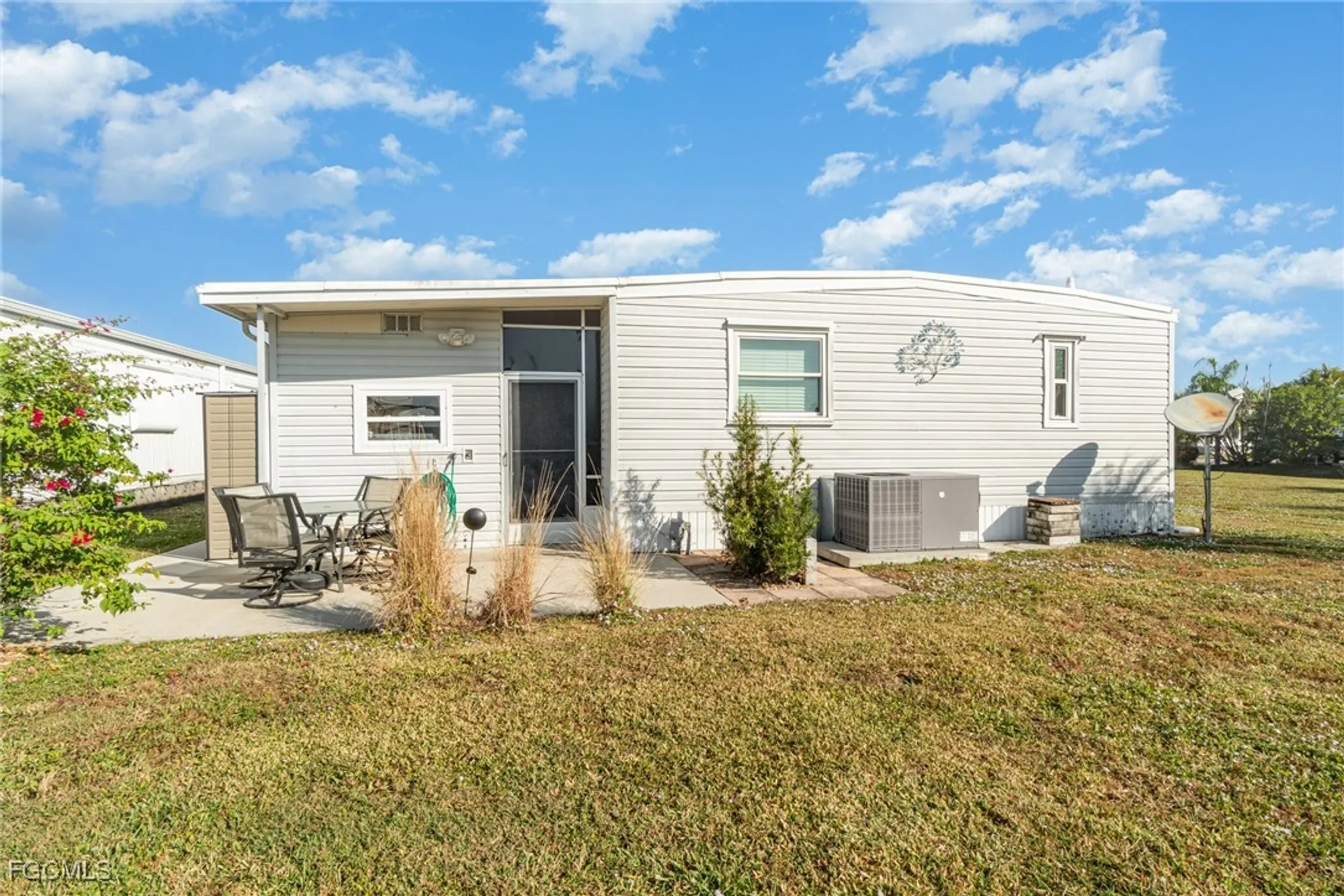 Property Slideshow image 6 of 31 | 5508 colonial rd, North Fort Myers, FL, 33917