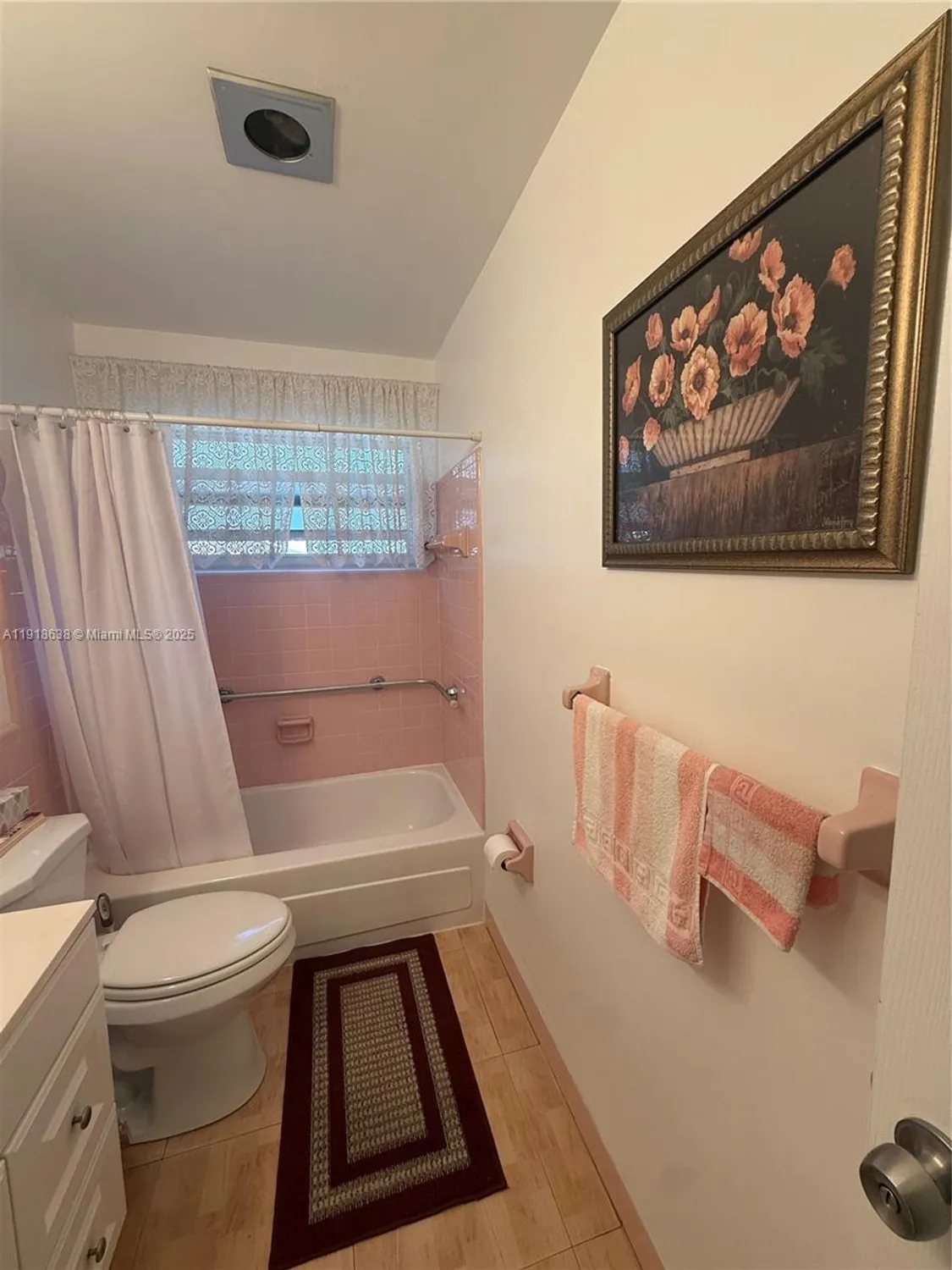 Property Slideshow image 14 of 29 | 4805 highland dr, Tamarac, FL, 33319