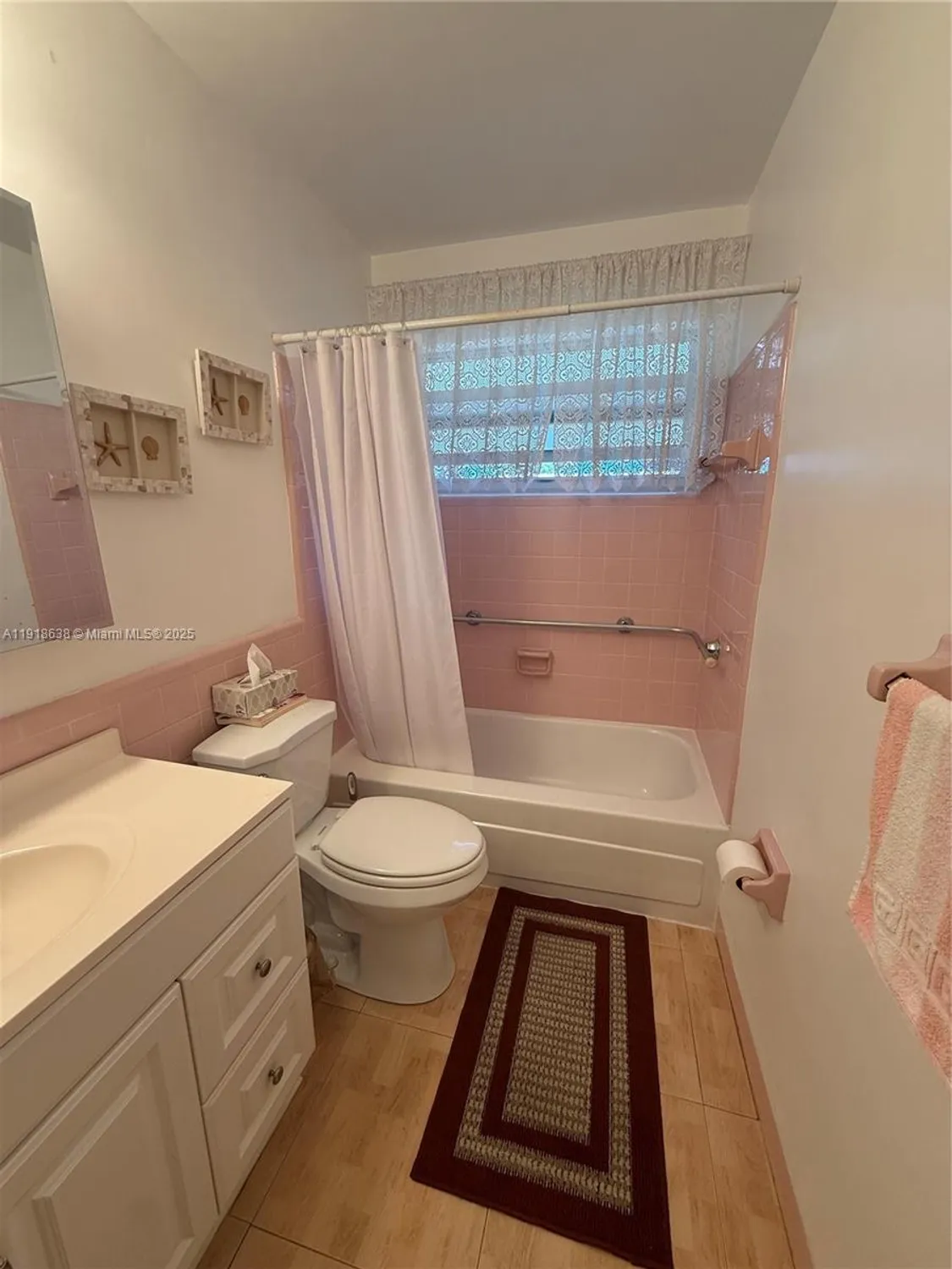 Property Slideshow image 12 of 29 | 4805 highland dr, Tamarac, FL, 33319