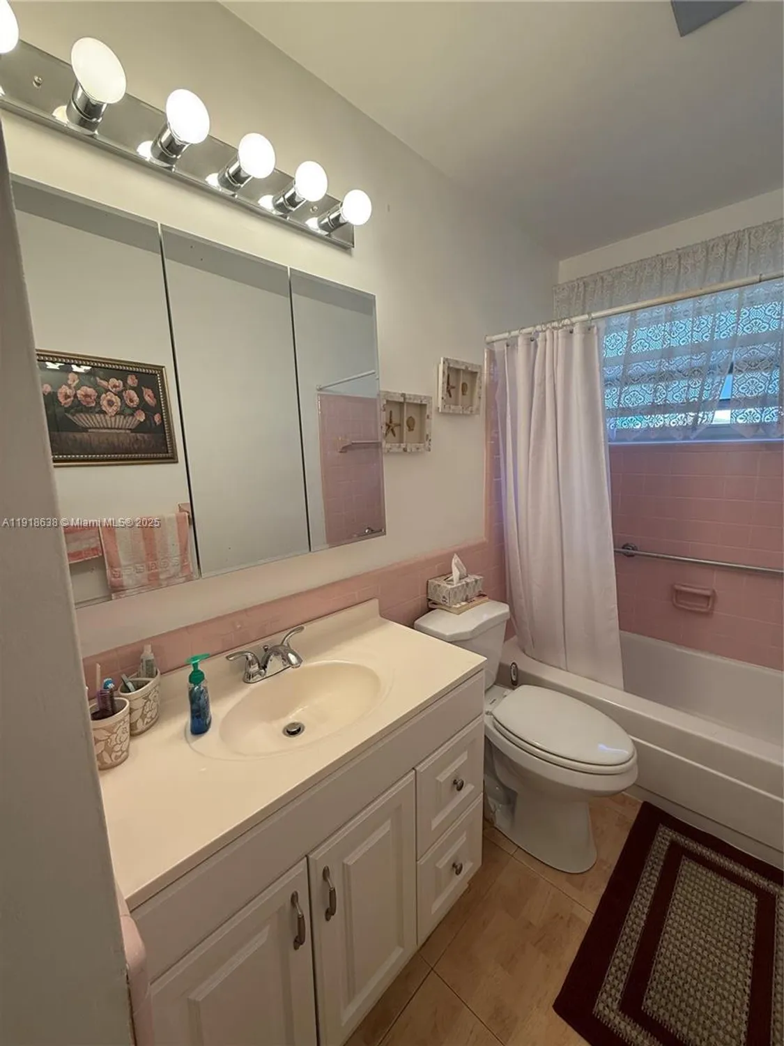 Property Slideshow image 13 of 29 | 4805 highland dr, Tamarac, FL, 33319