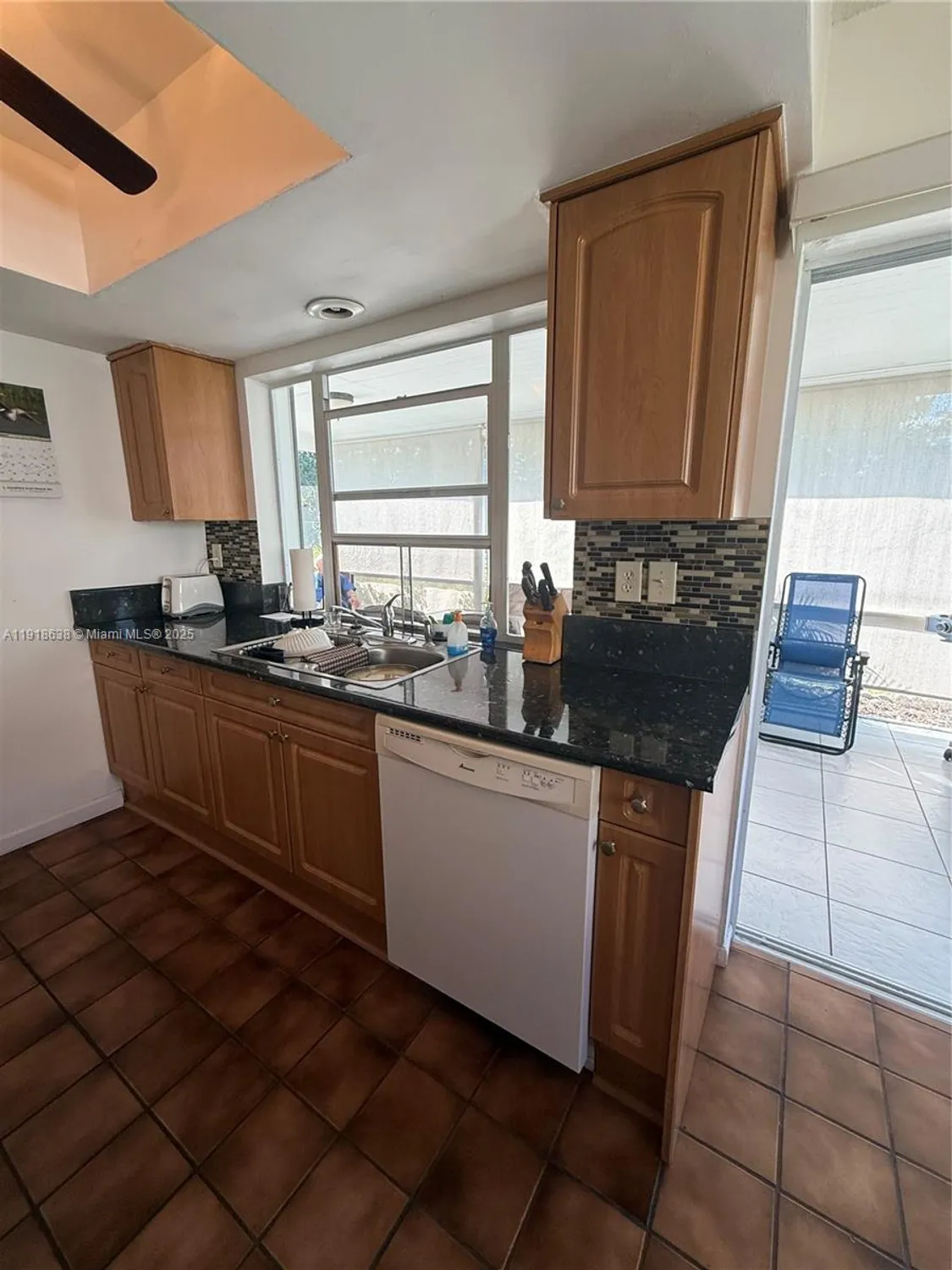 Property Slideshow image 23 of 29 | 4805 highland dr, Tamarac, FL, 33319