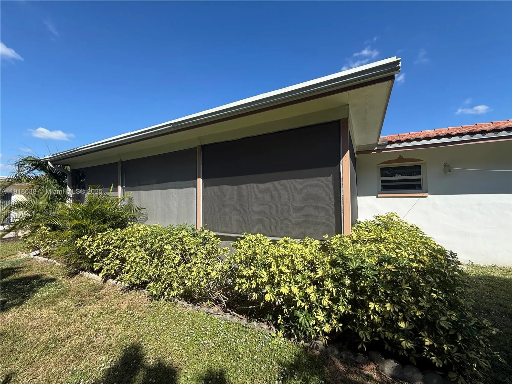 Property Slideshow image 3 of 29 | 4805 highland dr, Tamarac, FL, 33319