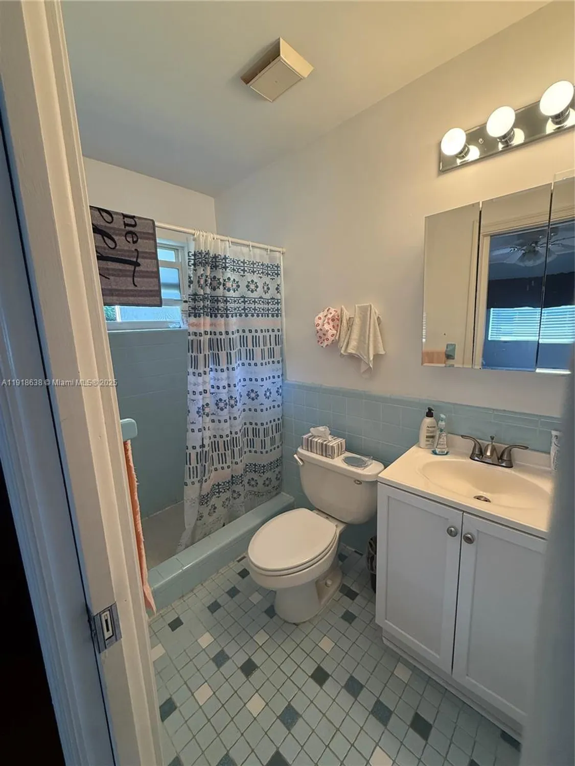 Property Slideshow image 9 of 29 | 4805 highland dr, Tamarac, FL, 33319