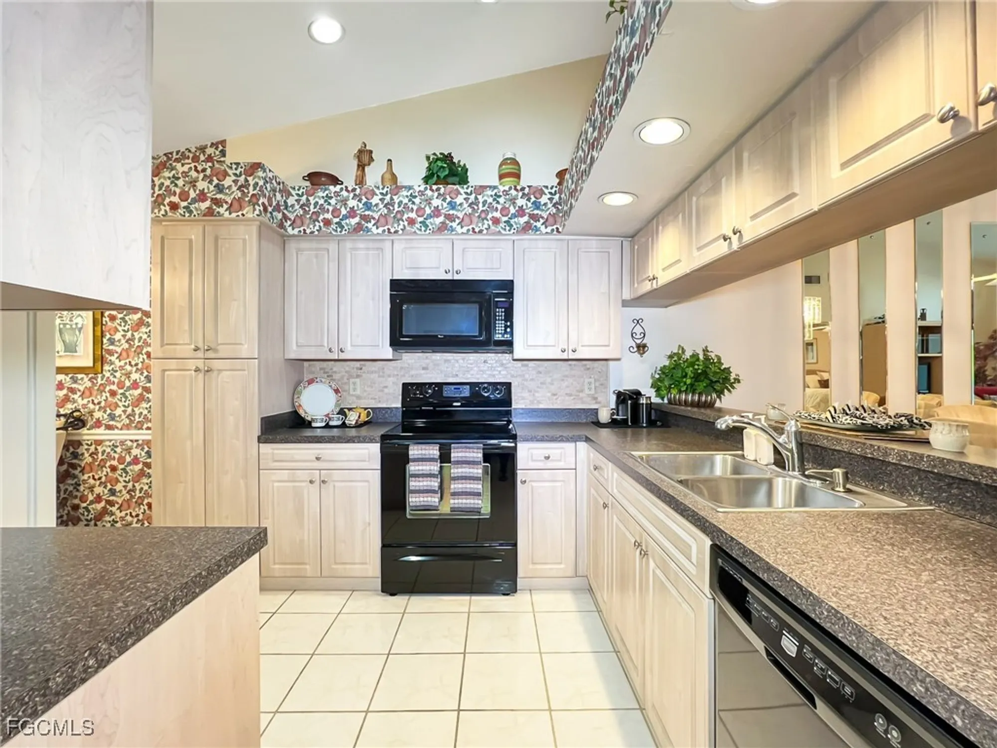 Property Slideshow image 14 of 36 | 12500 cold stream dr 312, Fort Myers, FL, 33912